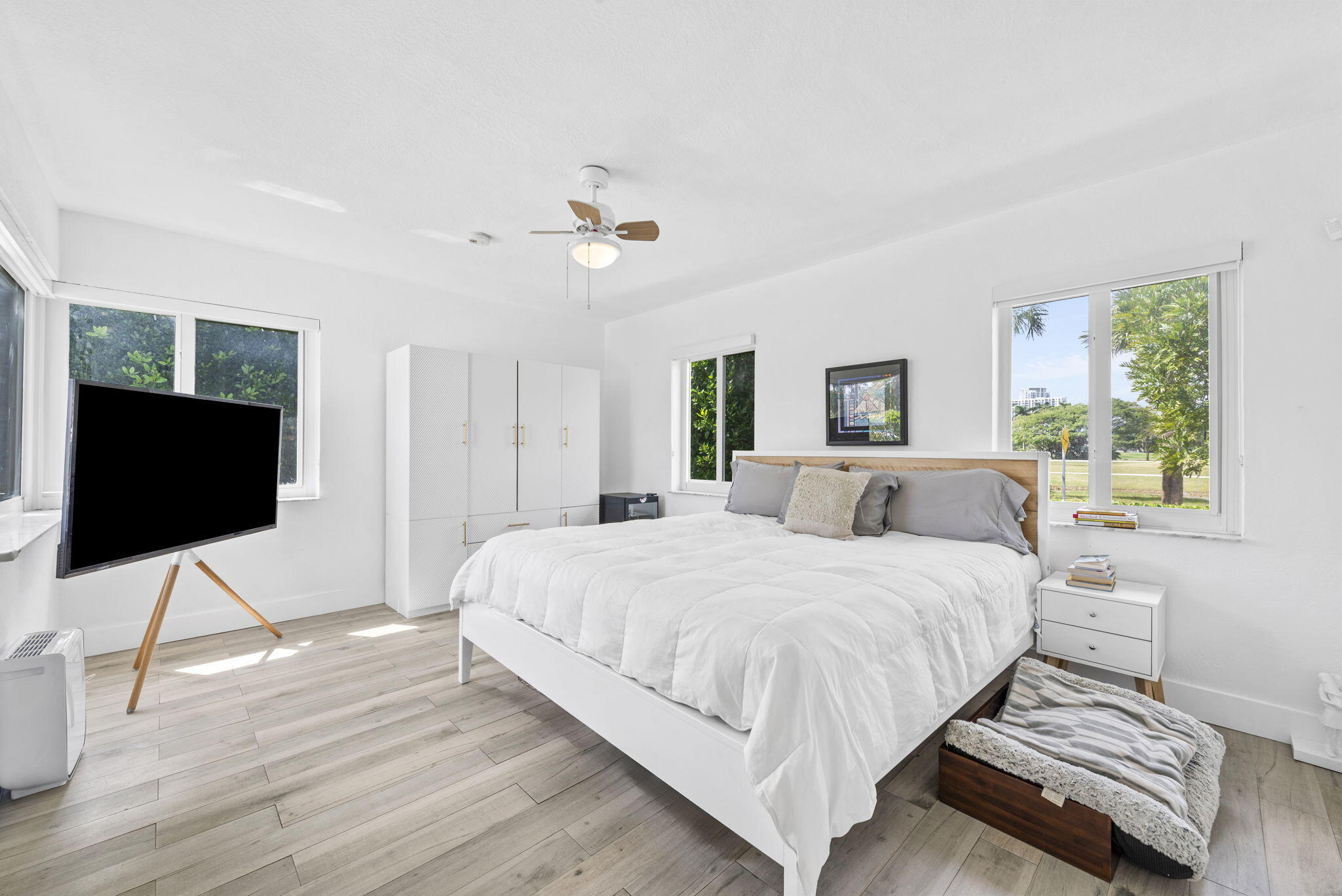 HOLLYWOOD LAKES SECTION - Residential