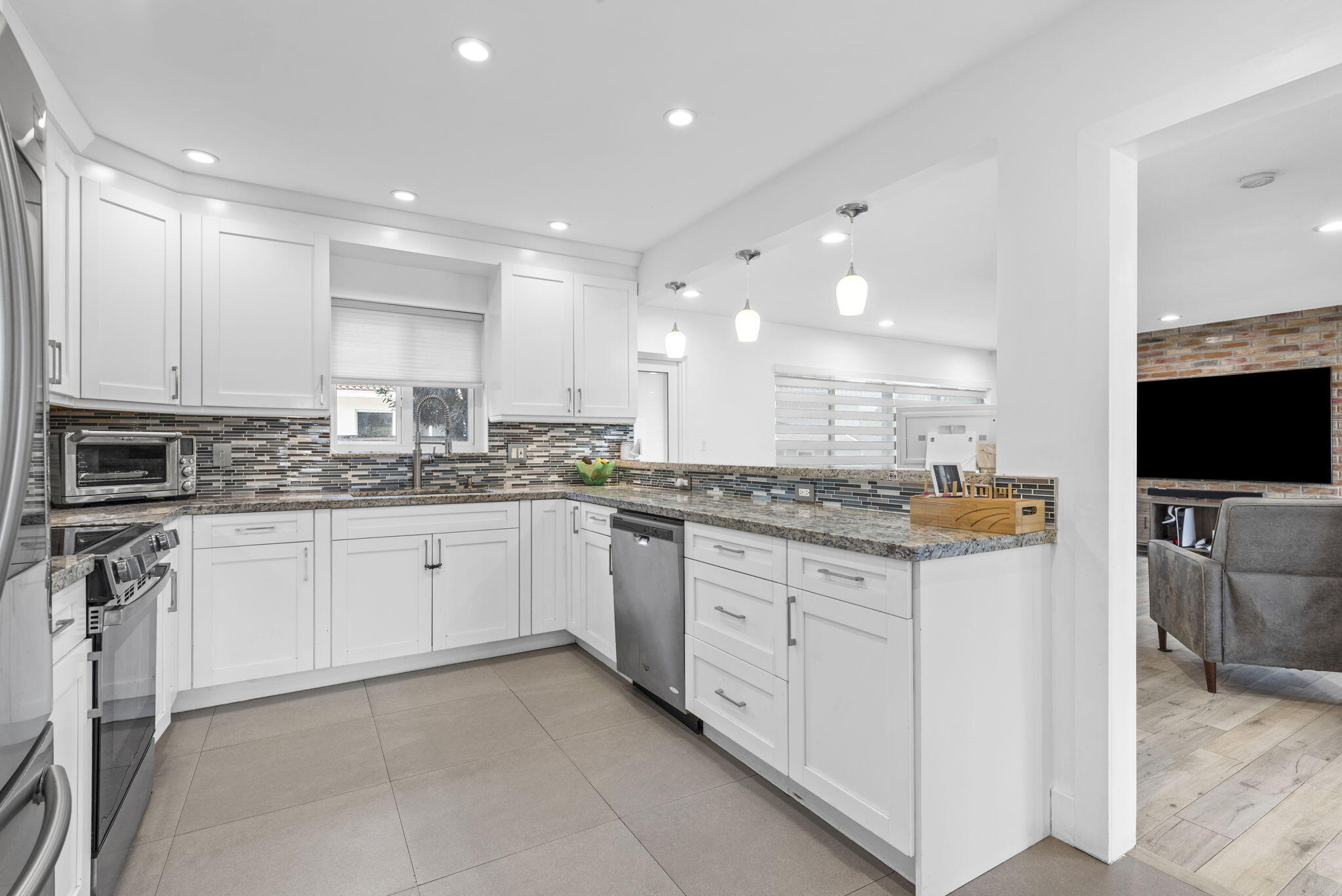 HOLLYWOOD LAKES SECTION - Residential