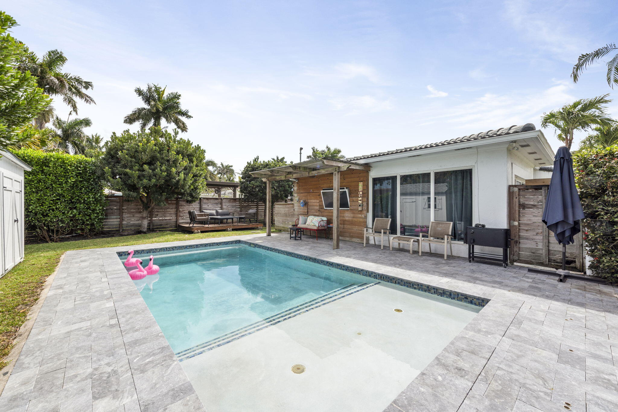 HOLLYWOOD LAKES SECTION - Residential