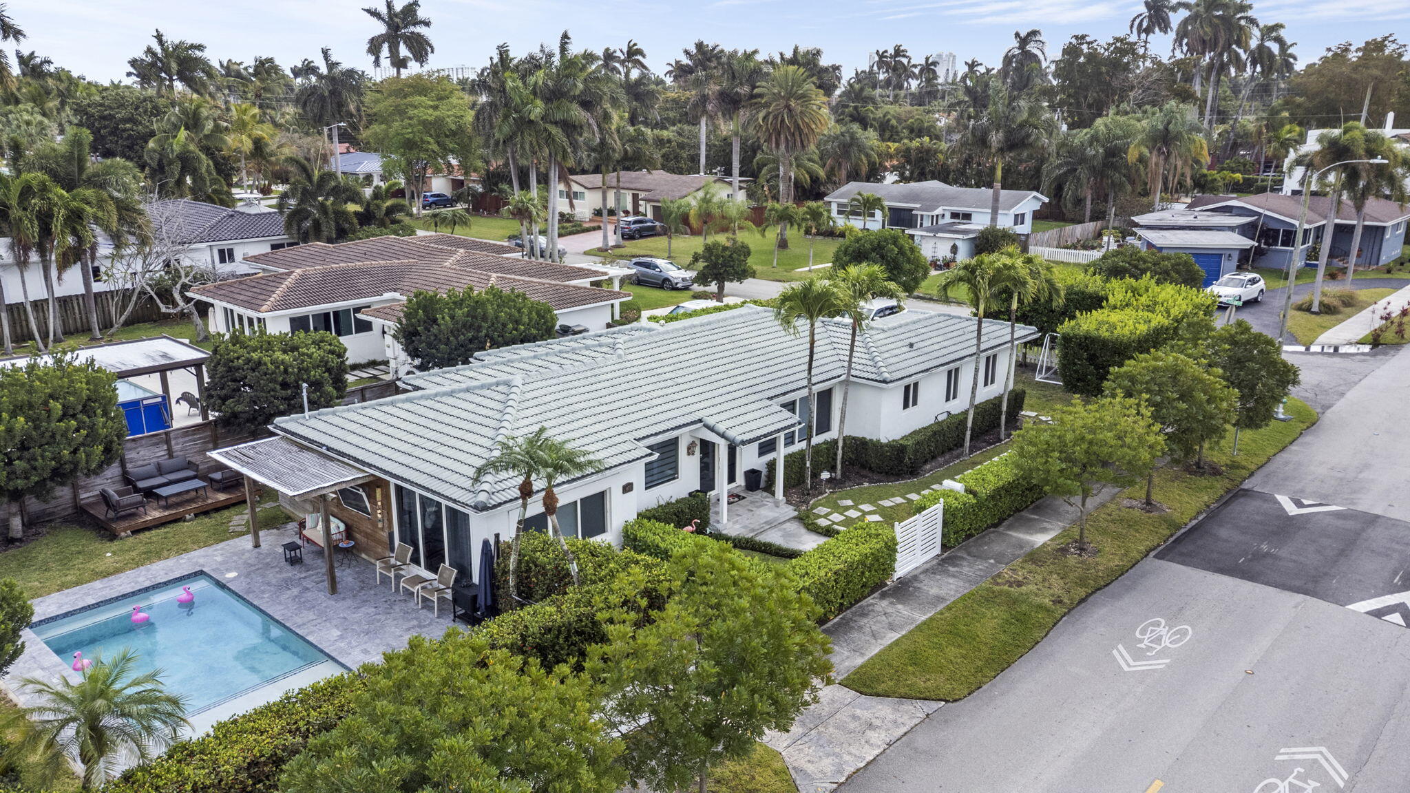HOLLYWOOD LAKES SECTION - Residential