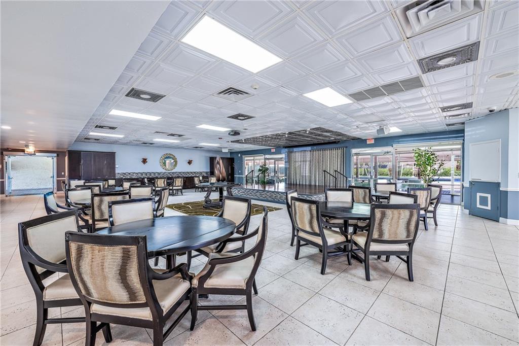 GOLDEN LAKES VILLAGE COND - Residential