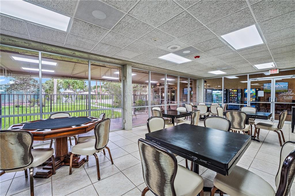 GOLDEN LAKES VILLAGE COND - Residential
