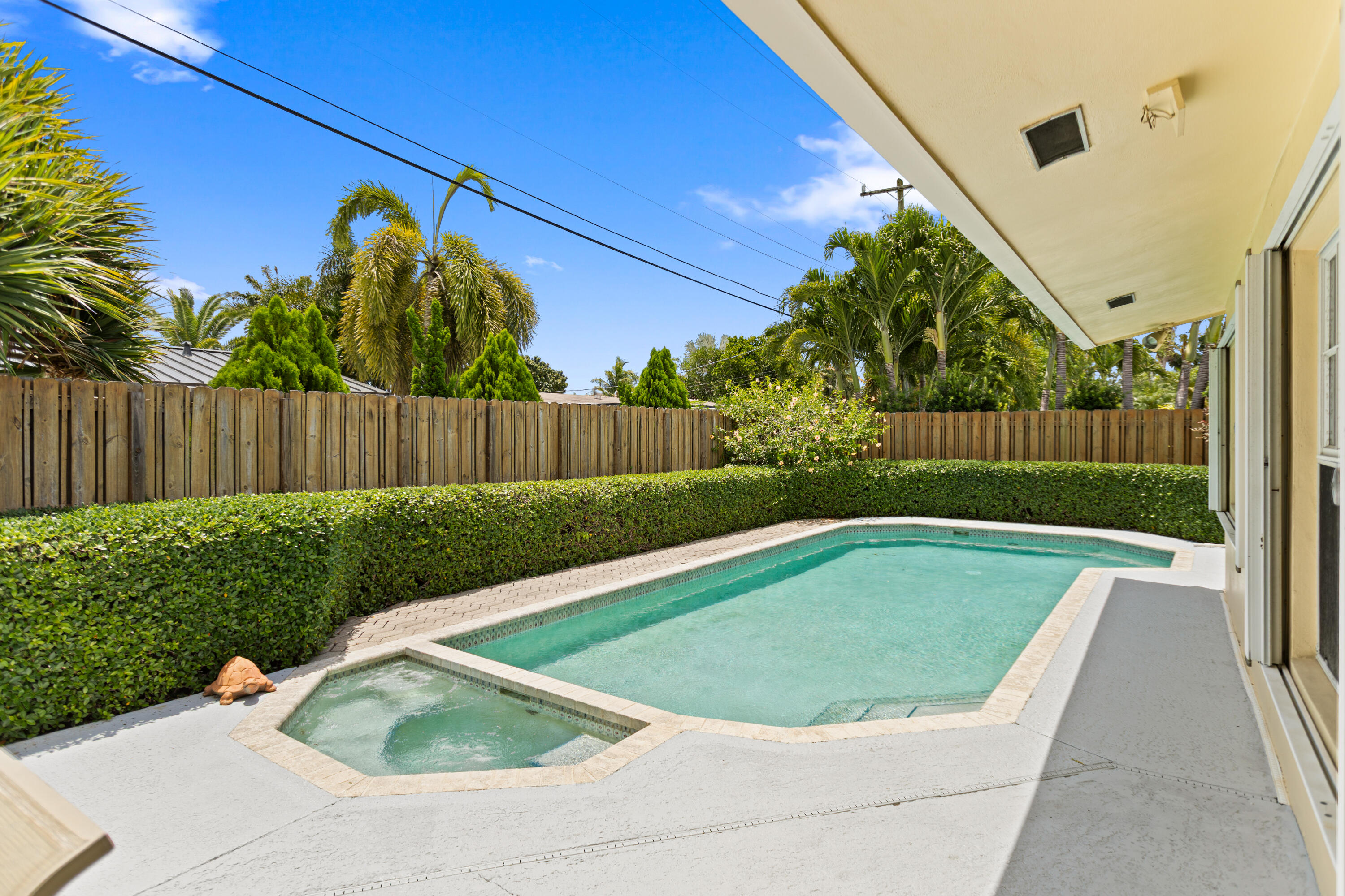 CORAL HEIGHTS SEC ONE - Residential