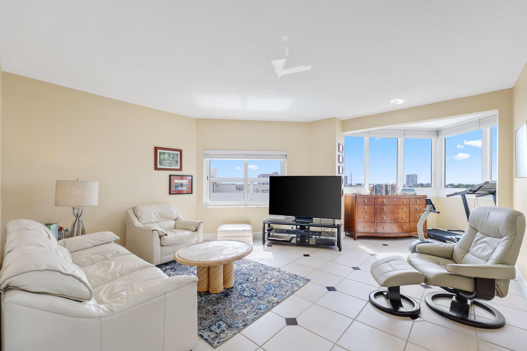 FOUR SEASONS CONDO - Residential