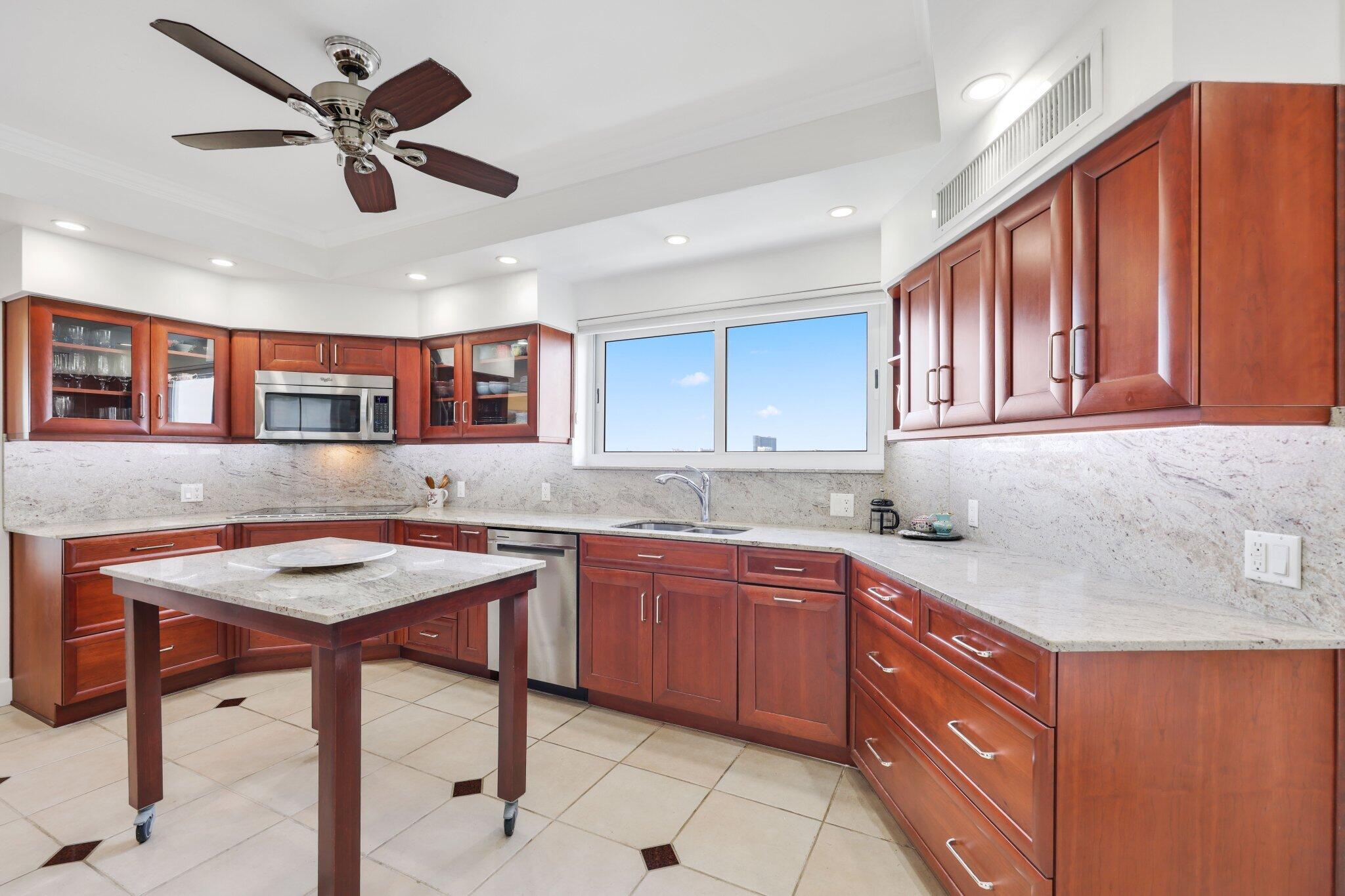 FOUR SEASONS CONDO - Residential
