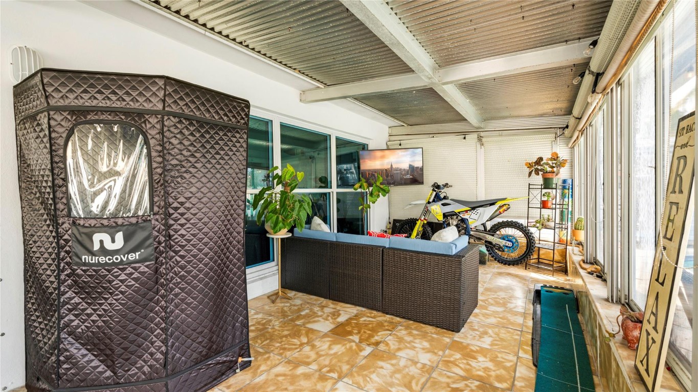 Shelter Islands 43-6 B - Residential
