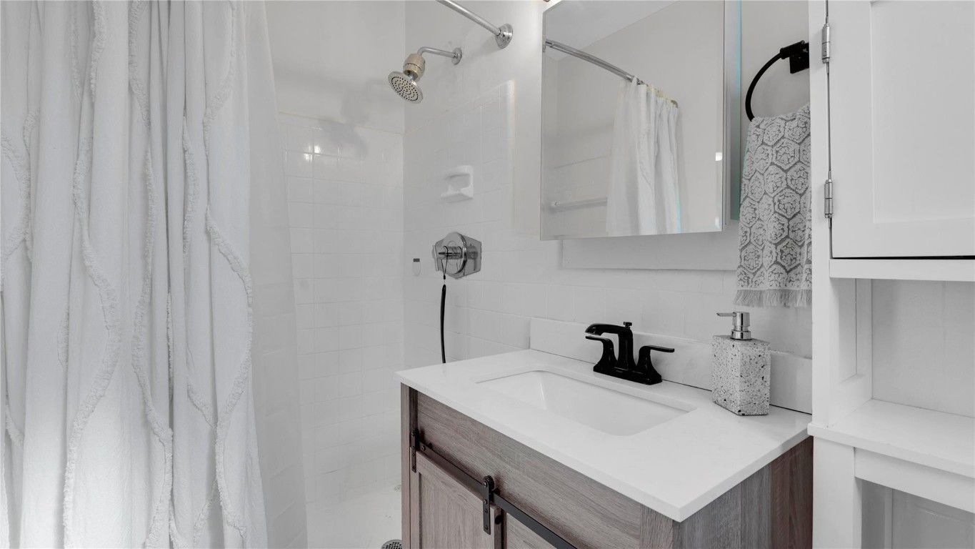 Shelter Islands 43-6 B - Residential