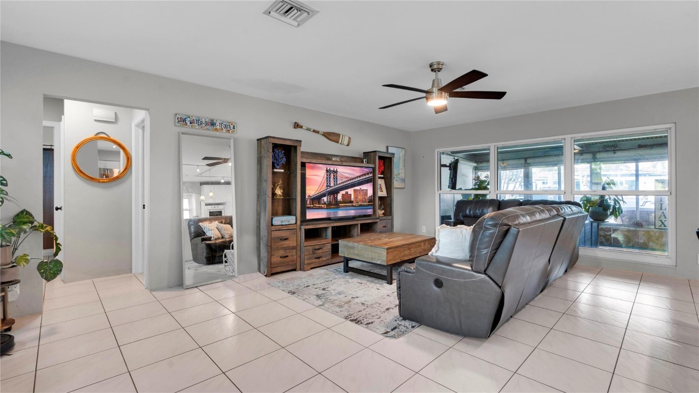 Shelter Islands 43-6 B - Residential