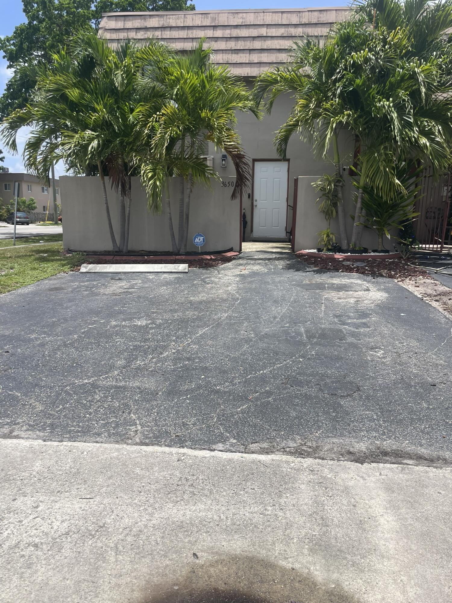 TOWNHOUSES AT NOVA - Residential