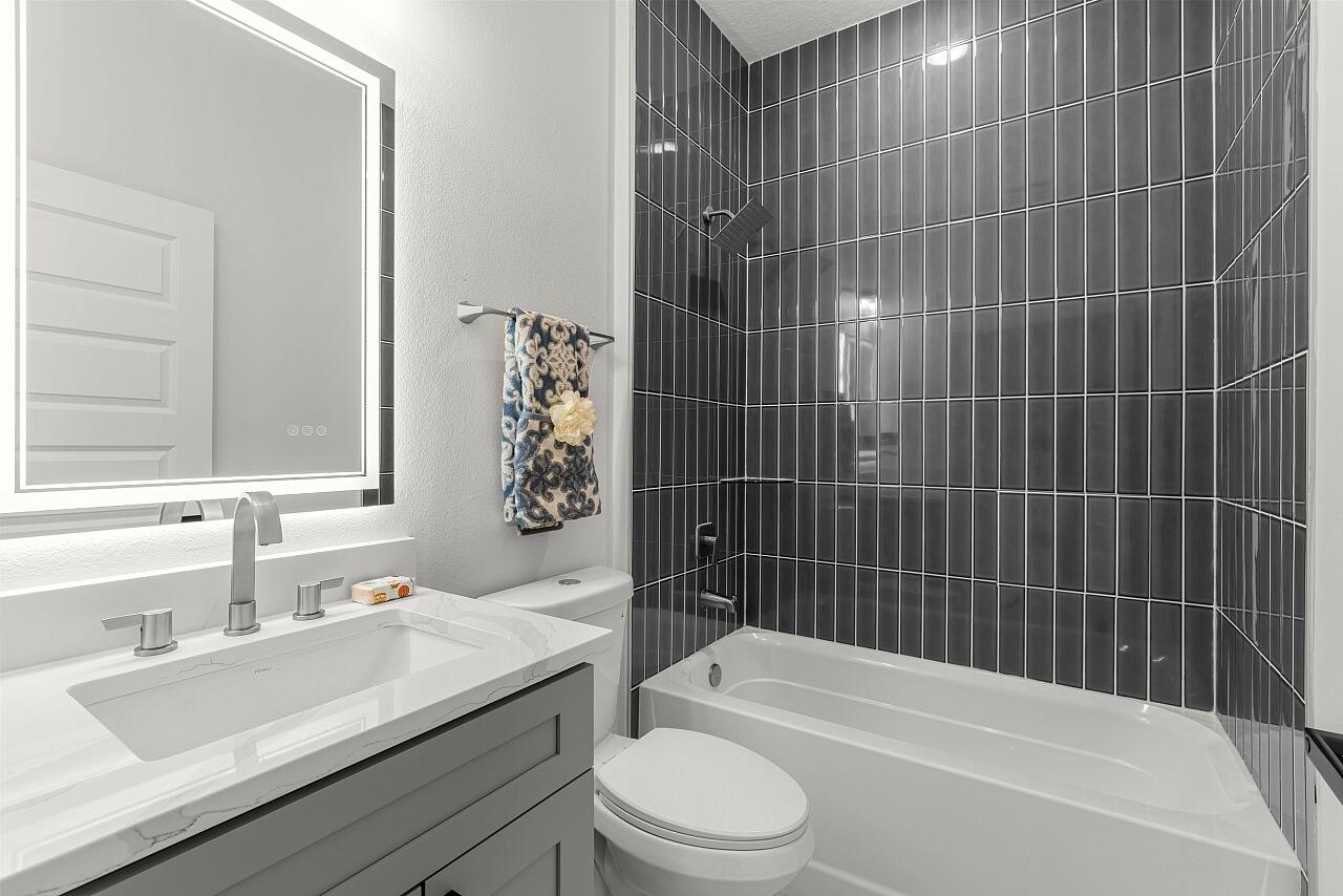 VERO LAKE ESTATES UNIT P - Residential