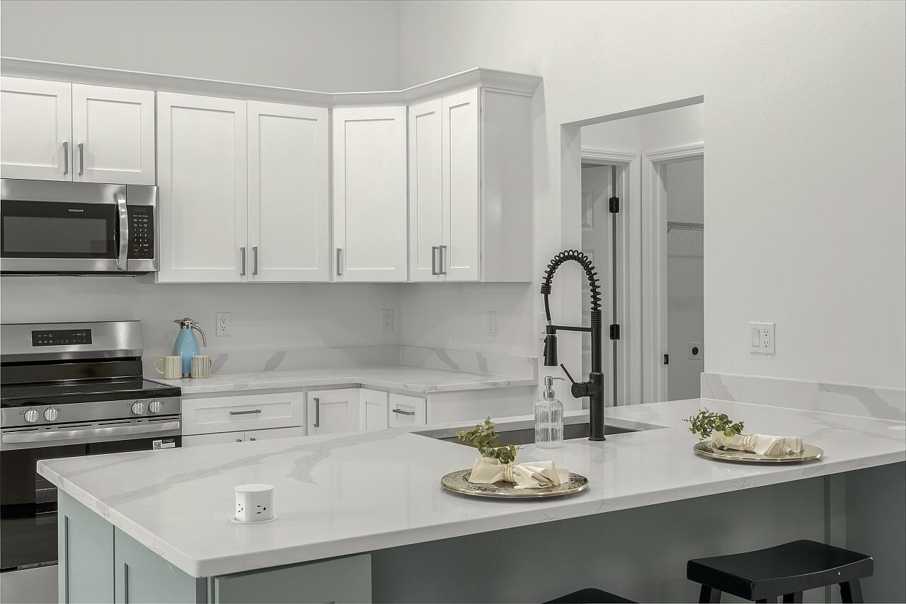 VERO LAKE ESTATES UNIT P - Residential