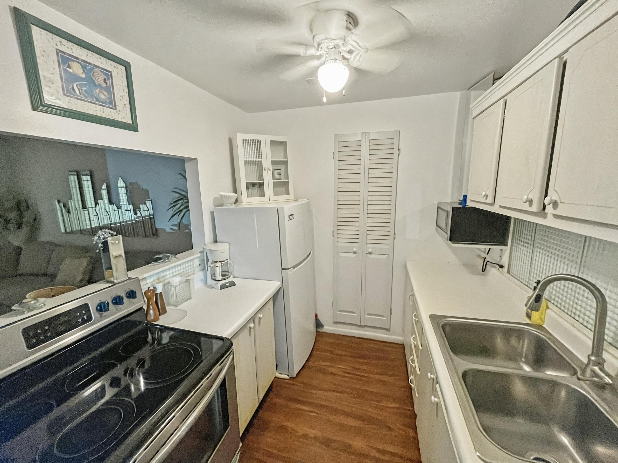 LAKE COLONY APTS ONE INC - Residential