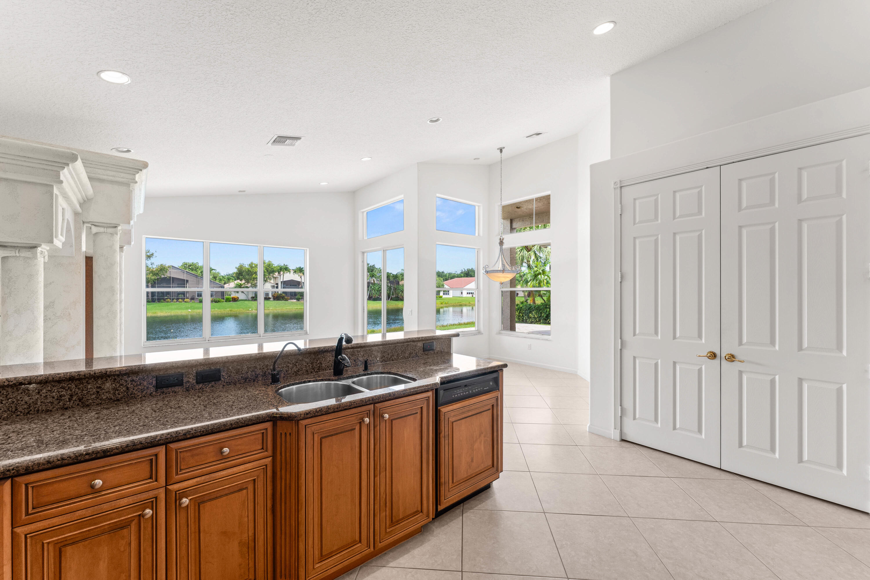VALENCIA FALLS - Residential