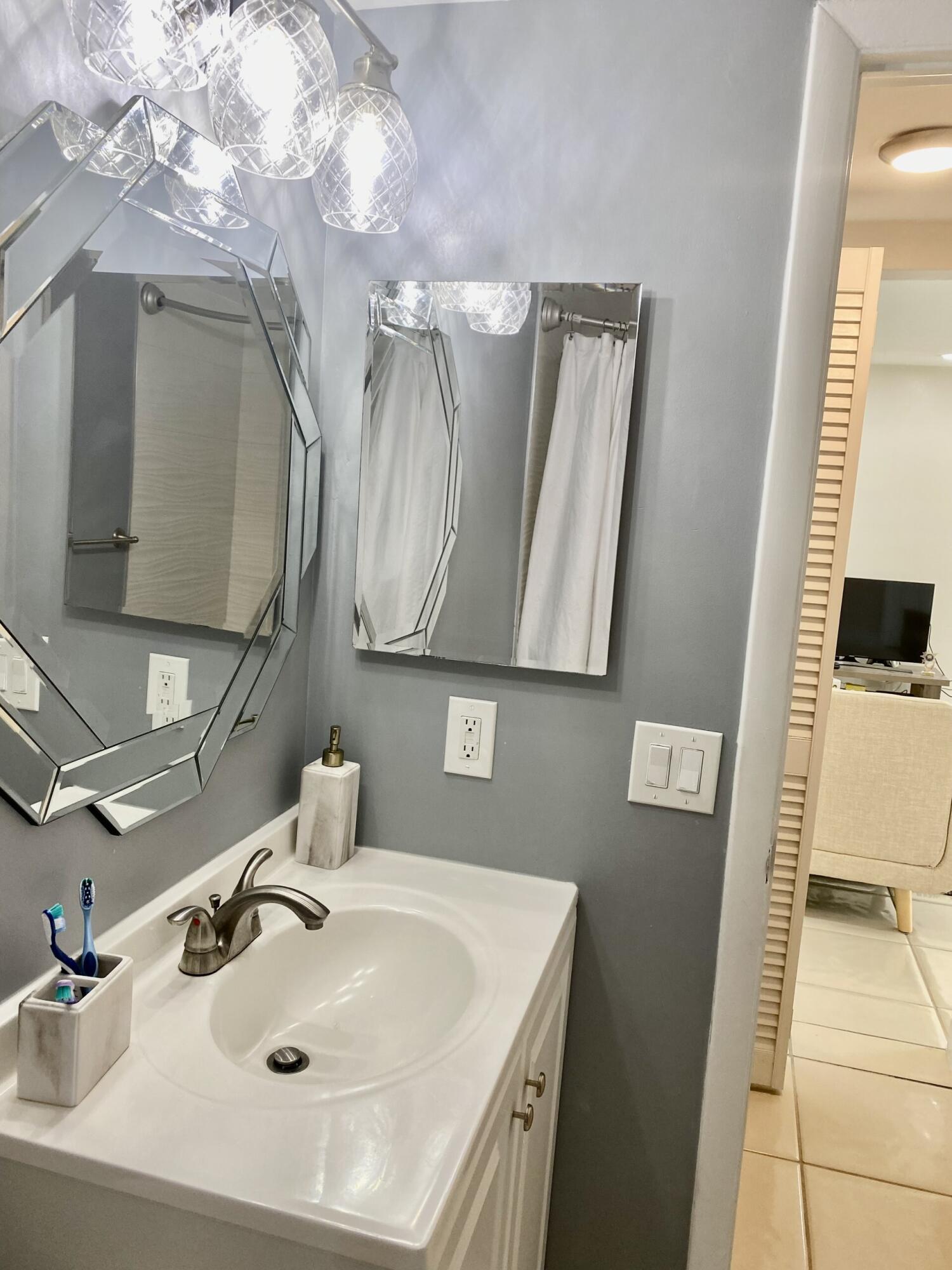 FOUNTAINS OF PALM BEACH CONDO 9 - Residential