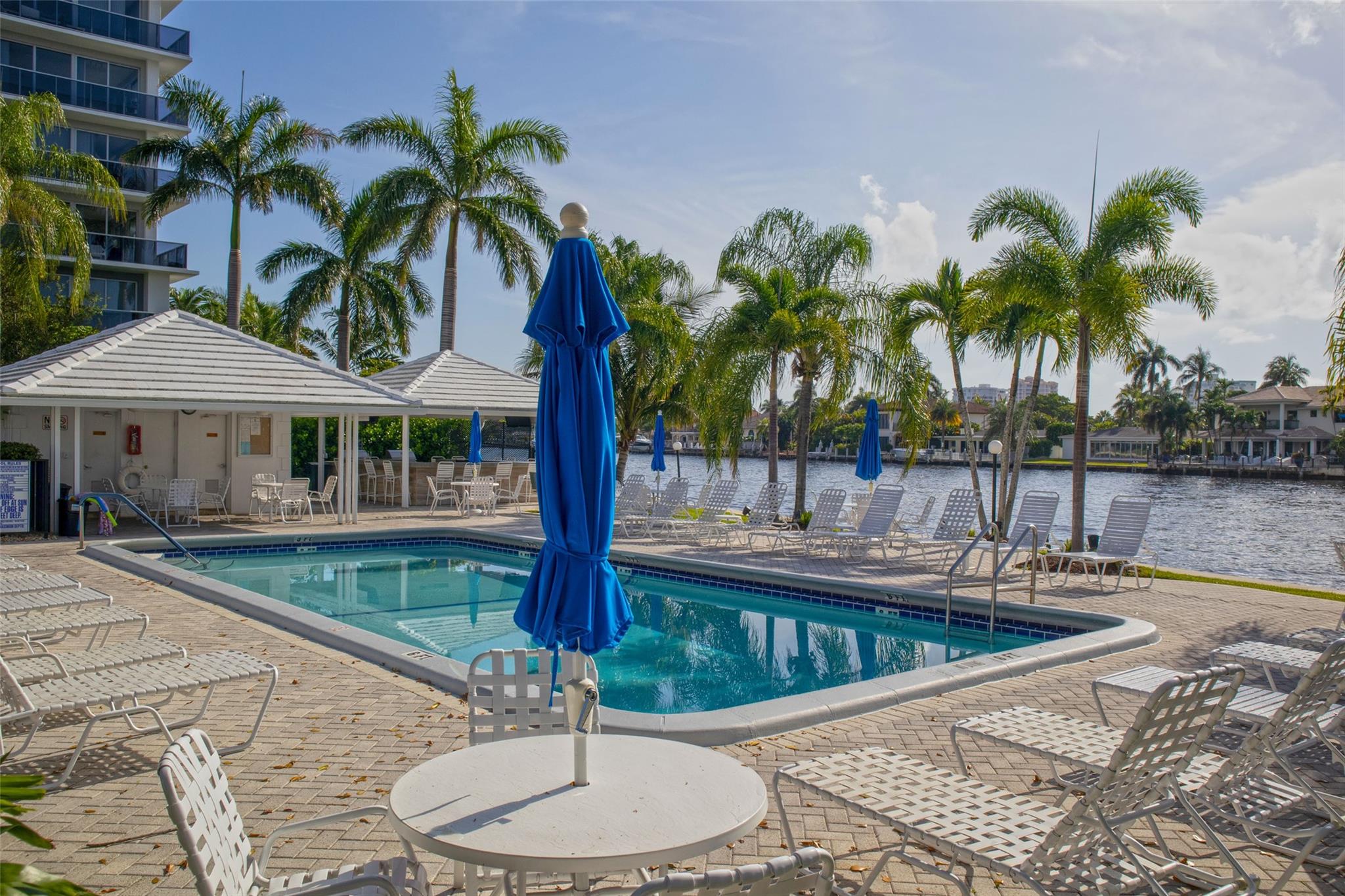 BAY COLONY CLUB - Residential