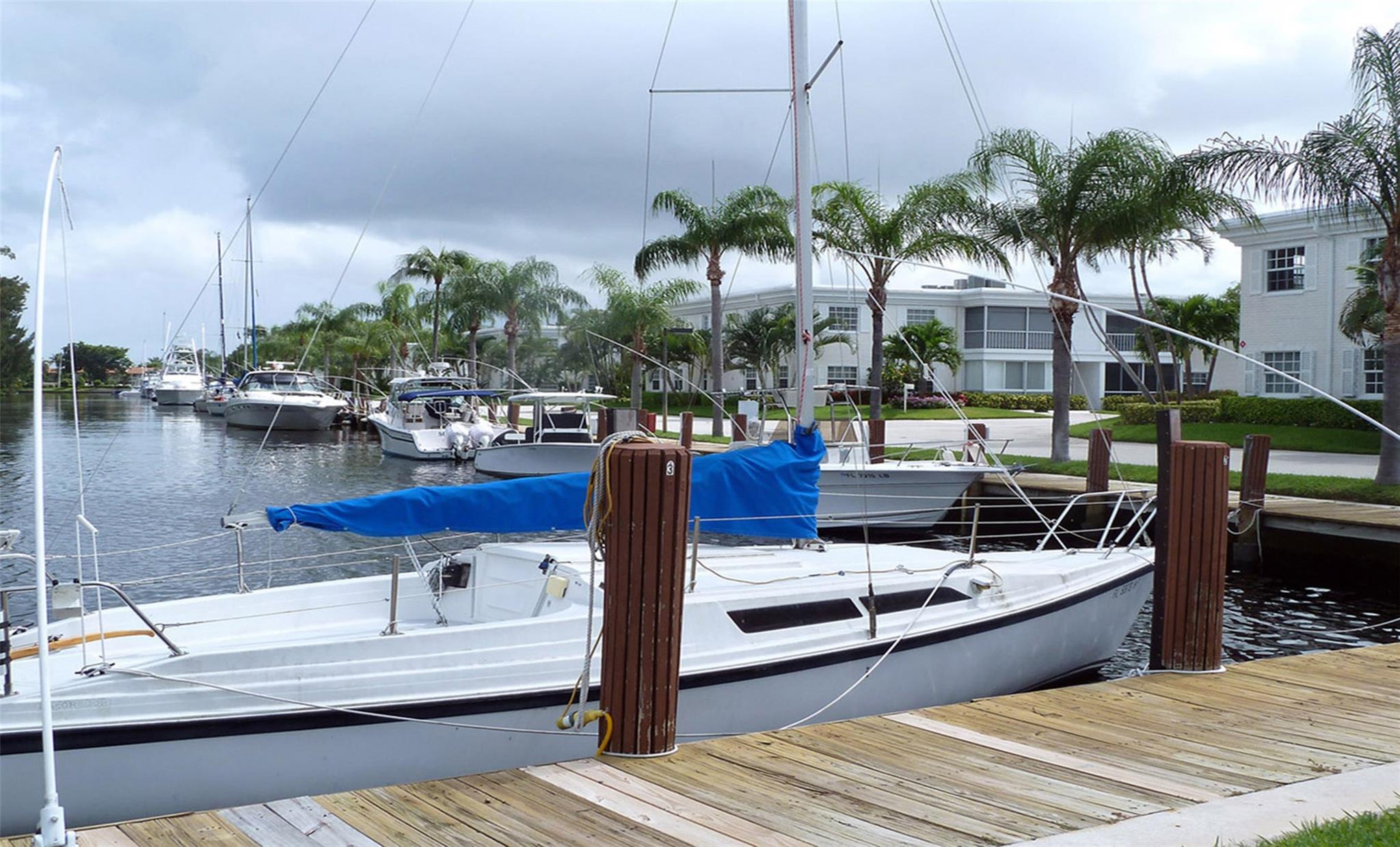 BAY COLONY CLUB - Residential