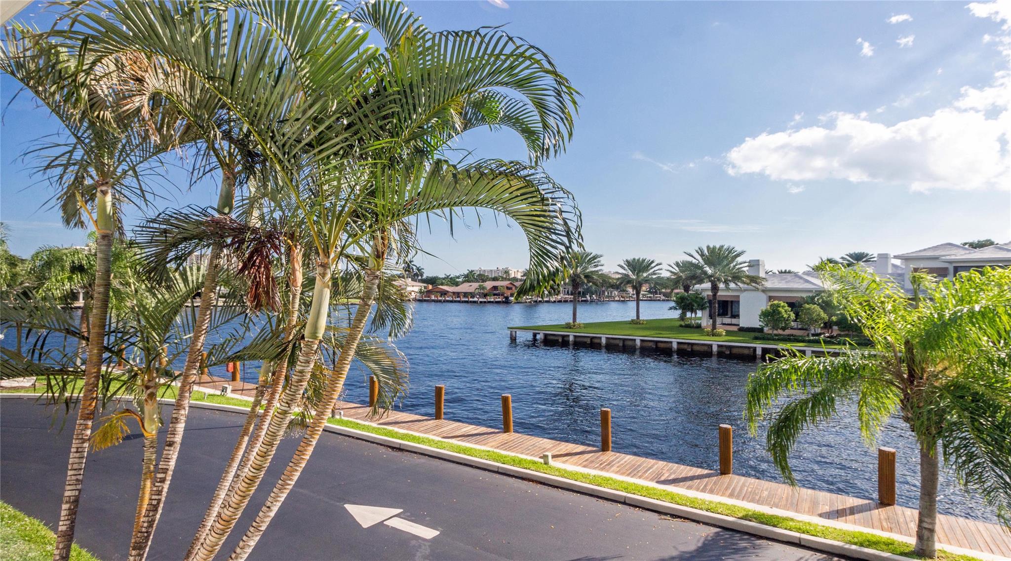 BAY COLONY CLUB - Residential