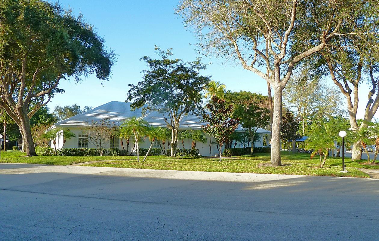 BAY COLONY CLUB - Residential