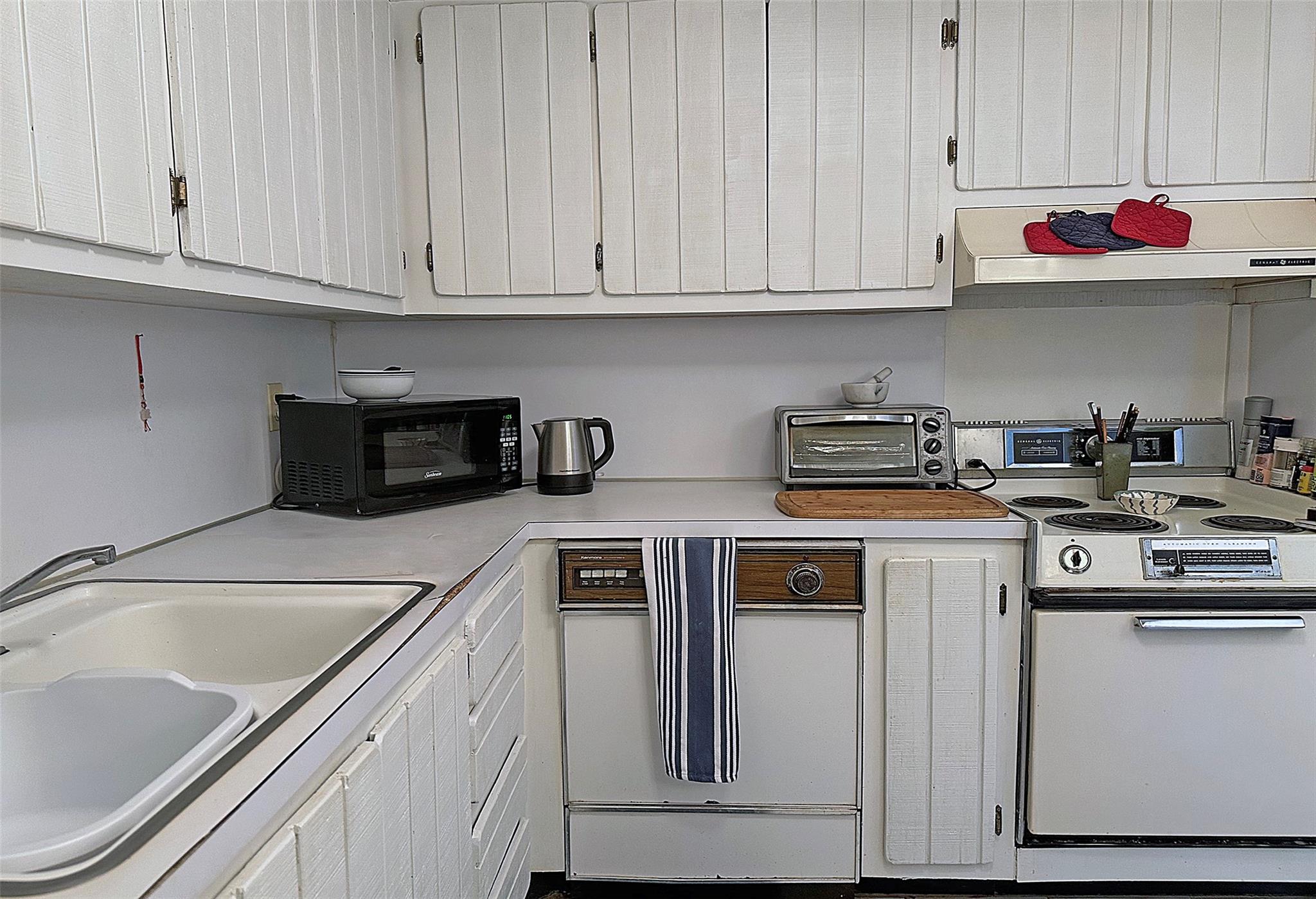 BAY COLONY CLUB - Residential