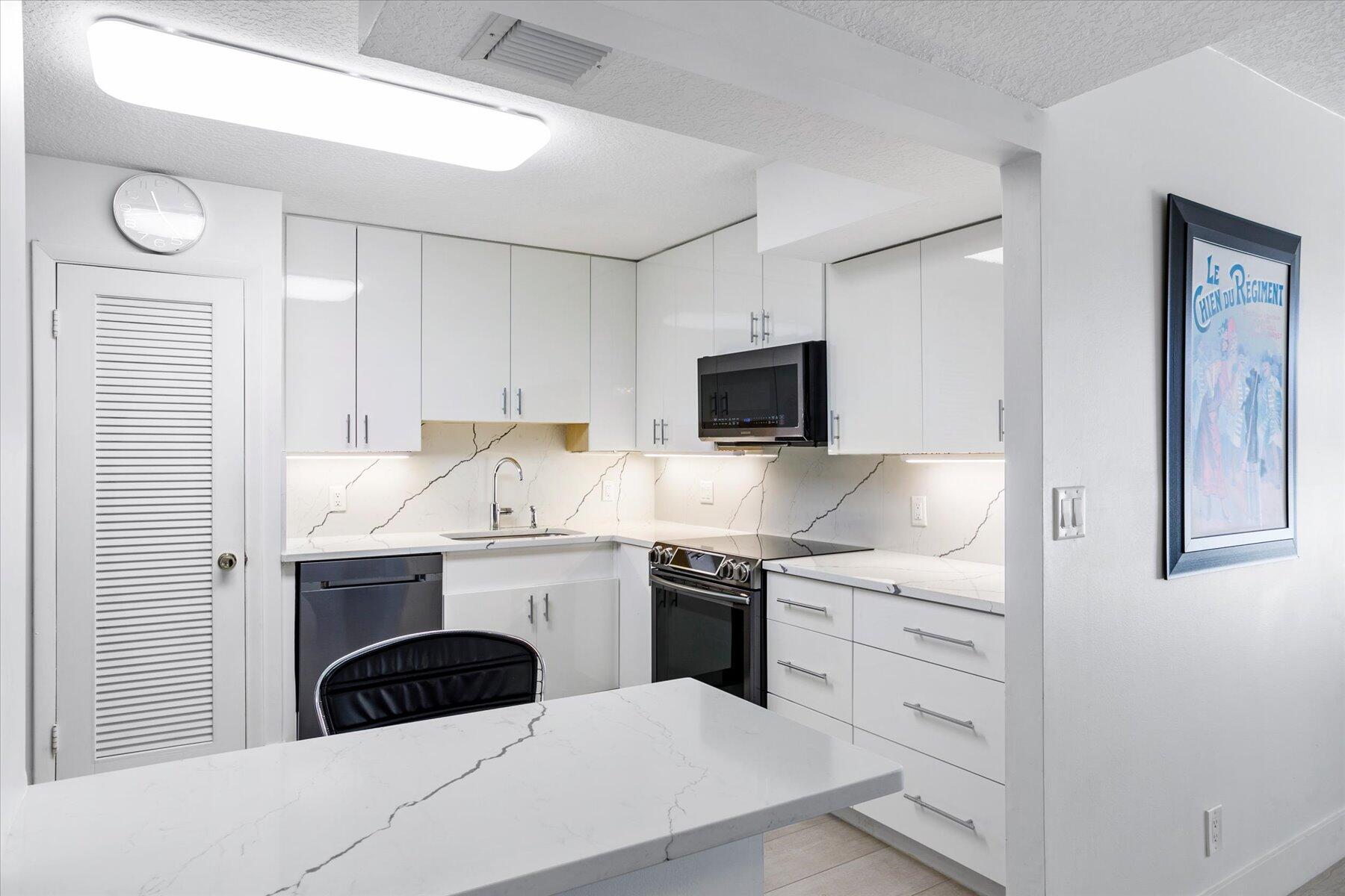 LA PALMA CONDO - Residential