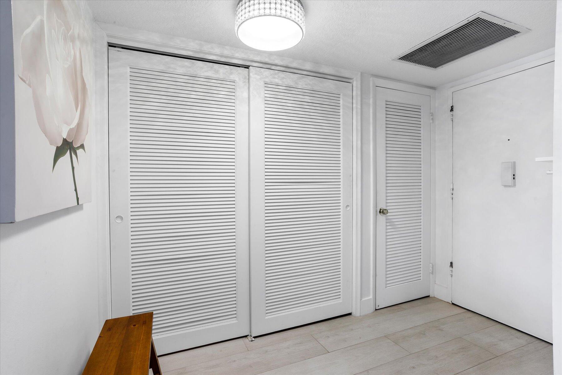 LA PALMA CONDO - Residential