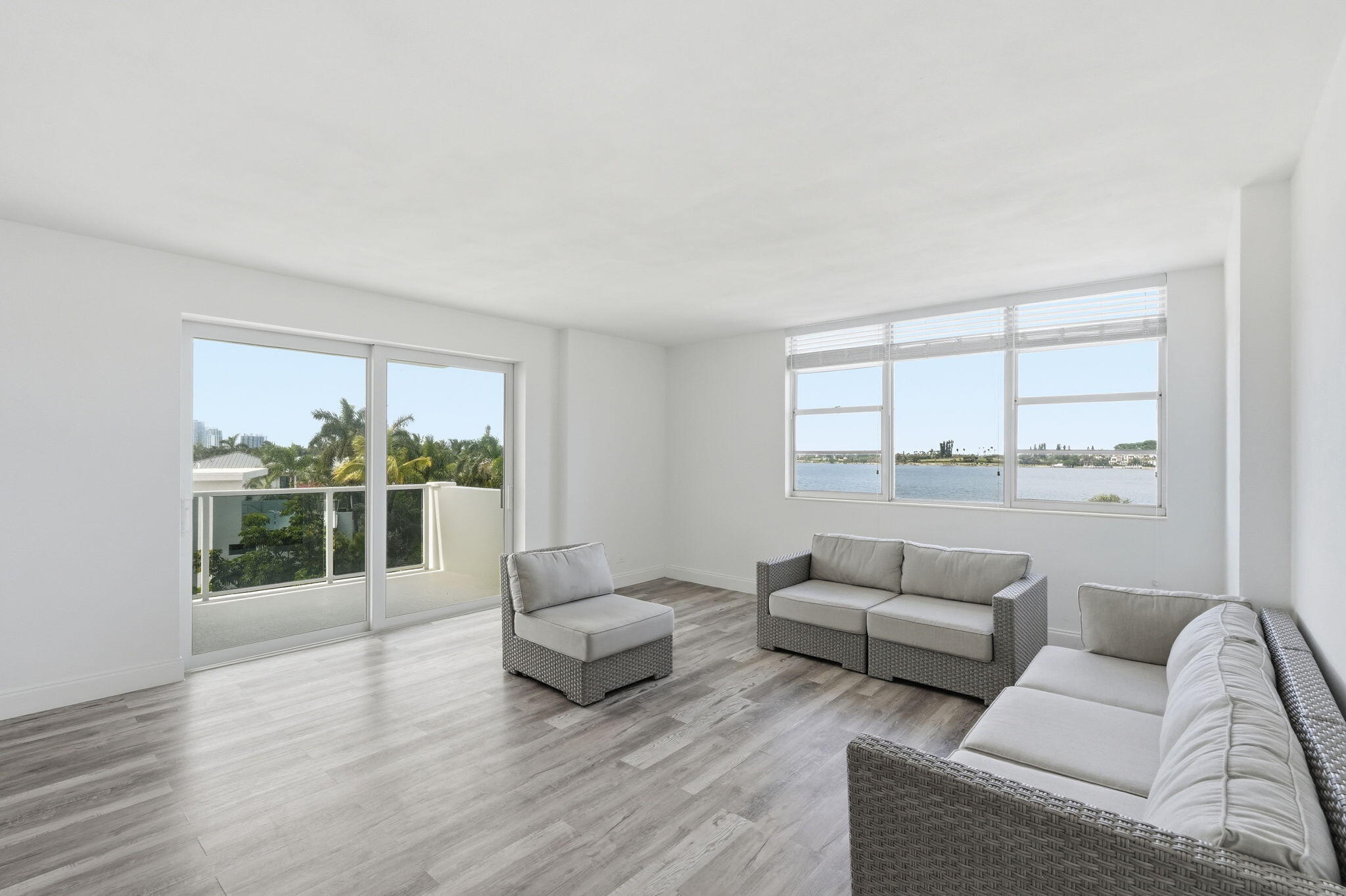 LA FONTANA APTS OF PALM BEACH INC - Residential
