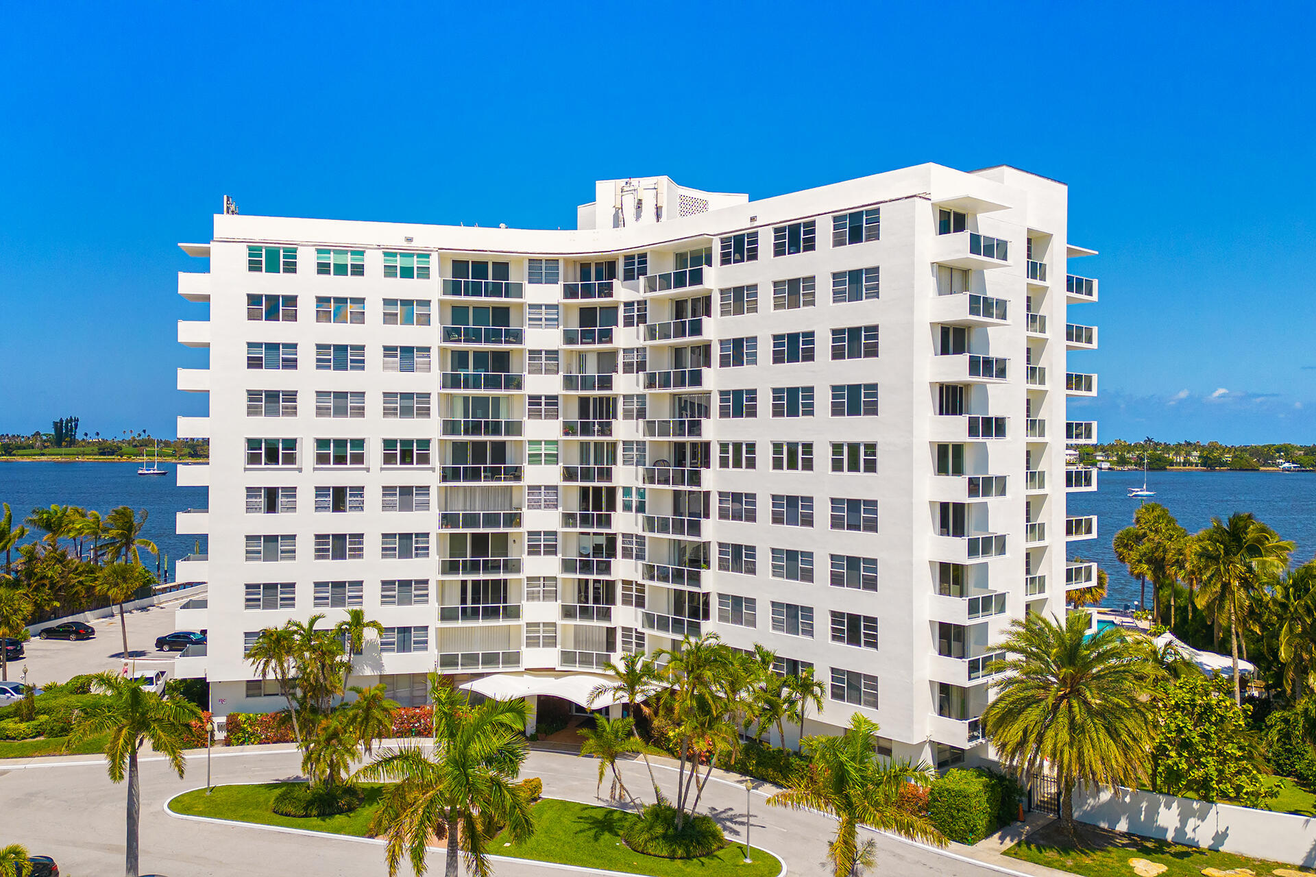 LA FONTANA APTS OF PALM BEACH INC - Residential
