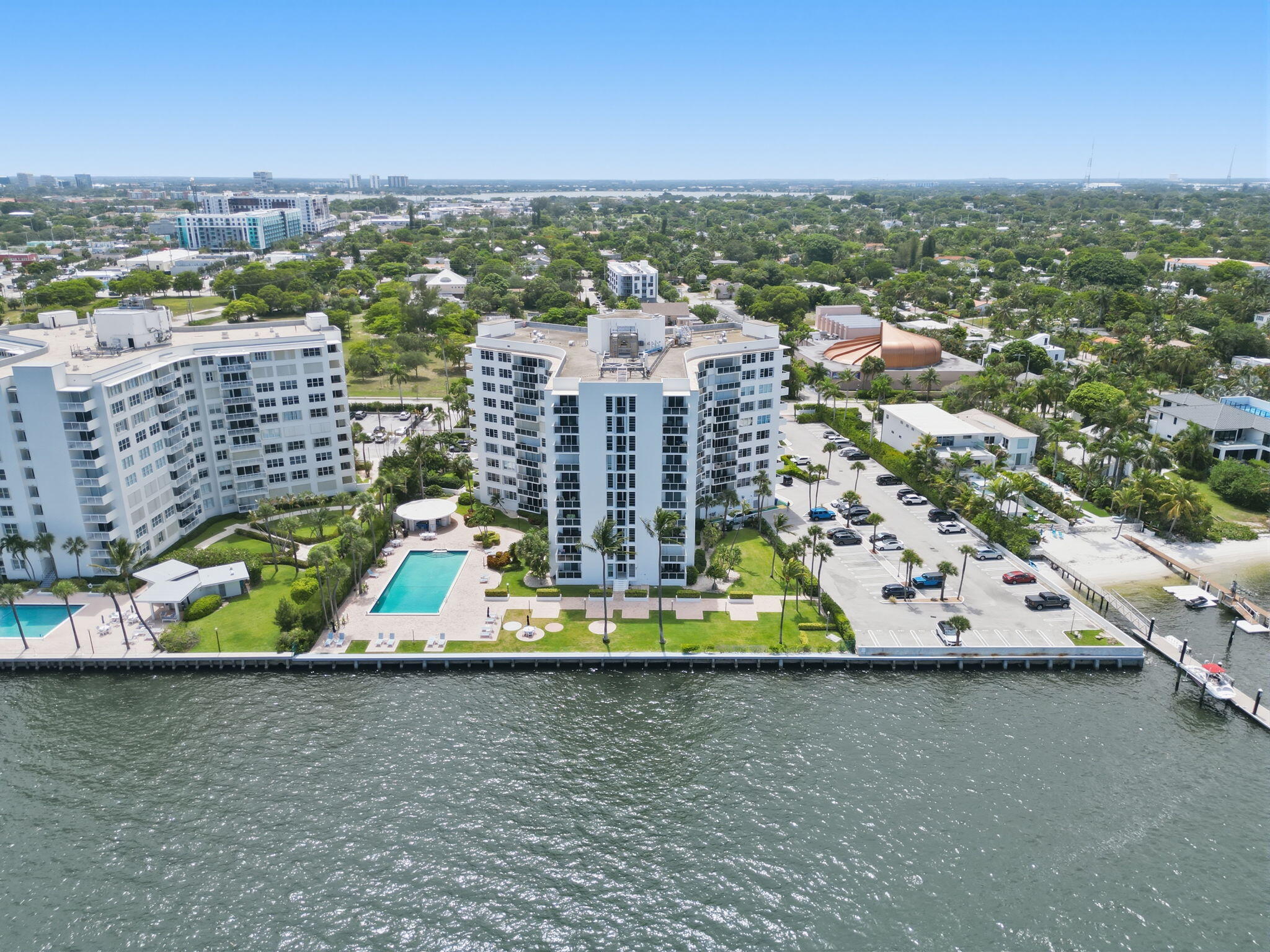 LA FONTANA APTS OF PALM BEACH INC - Residential