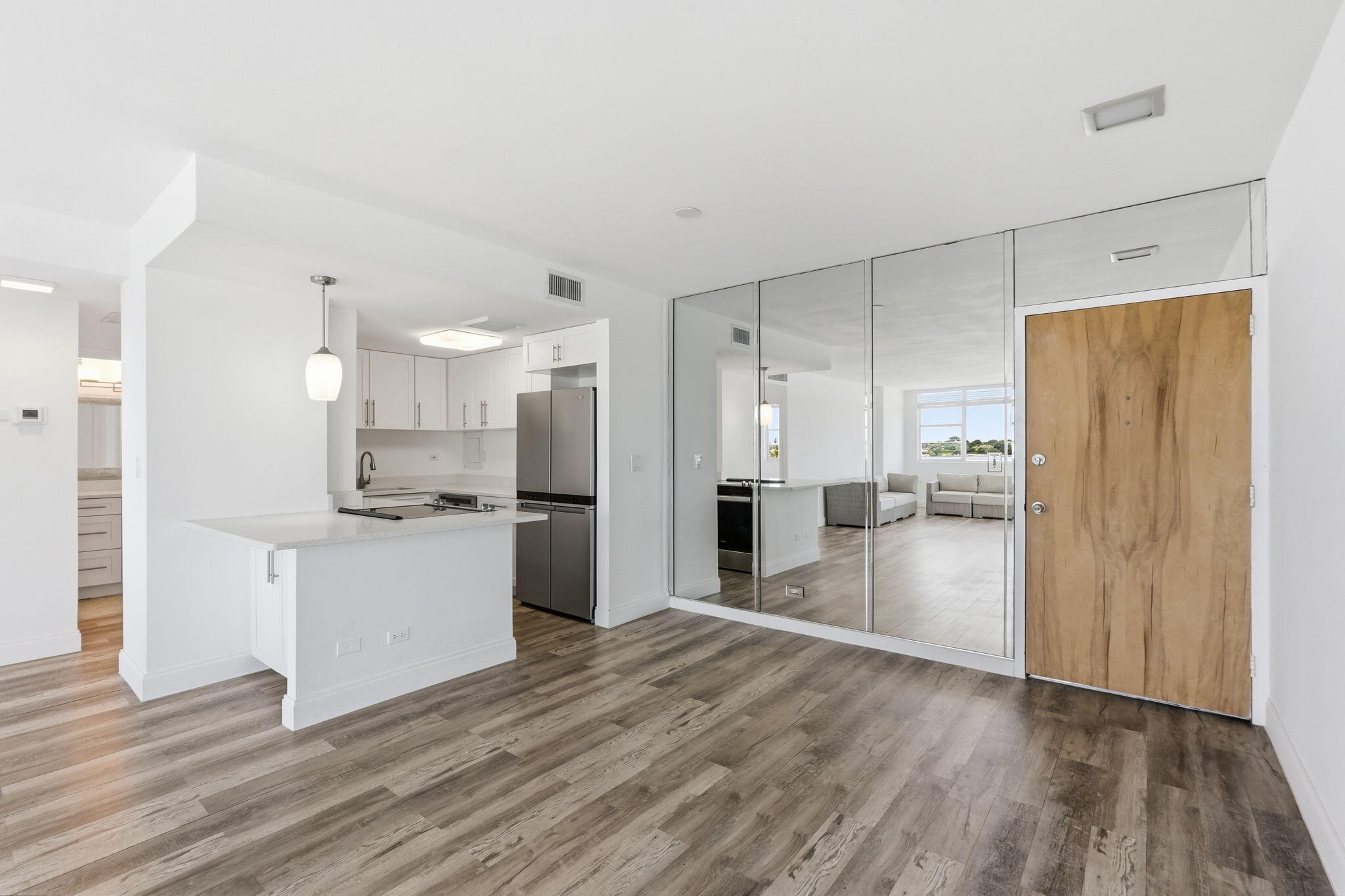 LA FONTANA APTS OF PALM BEACH INC - Residential
