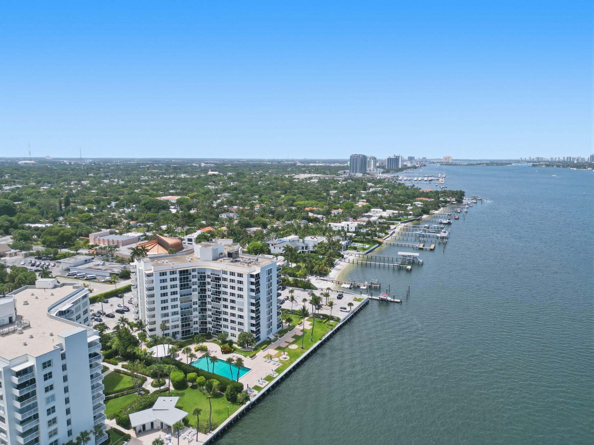 LA FONTANA APTS OF PALM BEACH INC - Residential