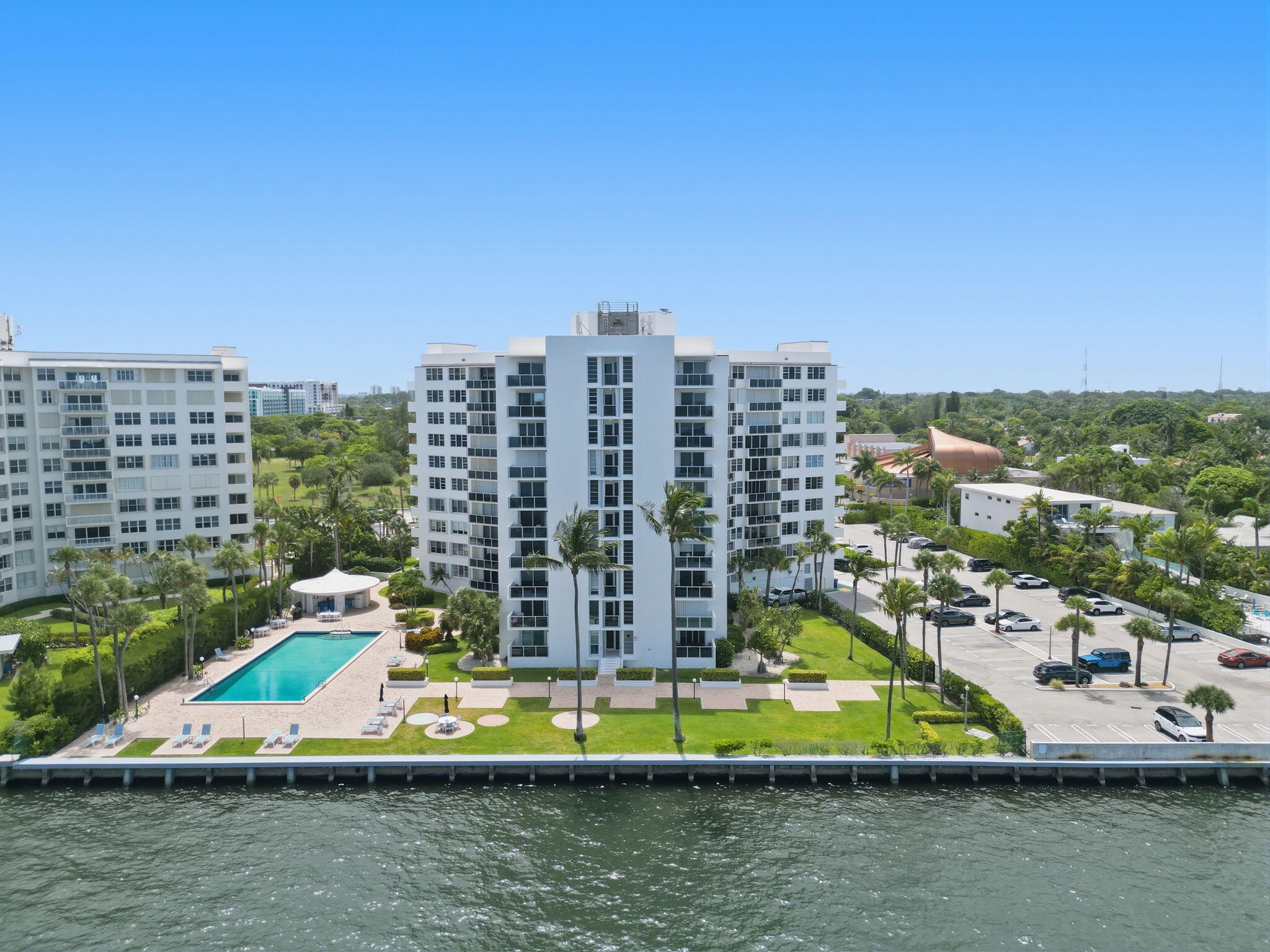 LA FONTANA APTS OF PALM BEACH INC - Residential