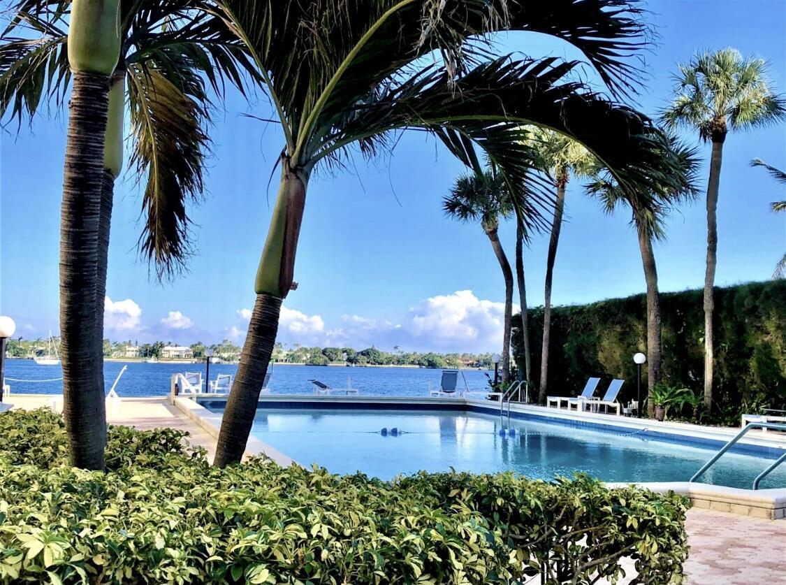 LA FONTANA APTS OF PALM BEACH INC - Residential