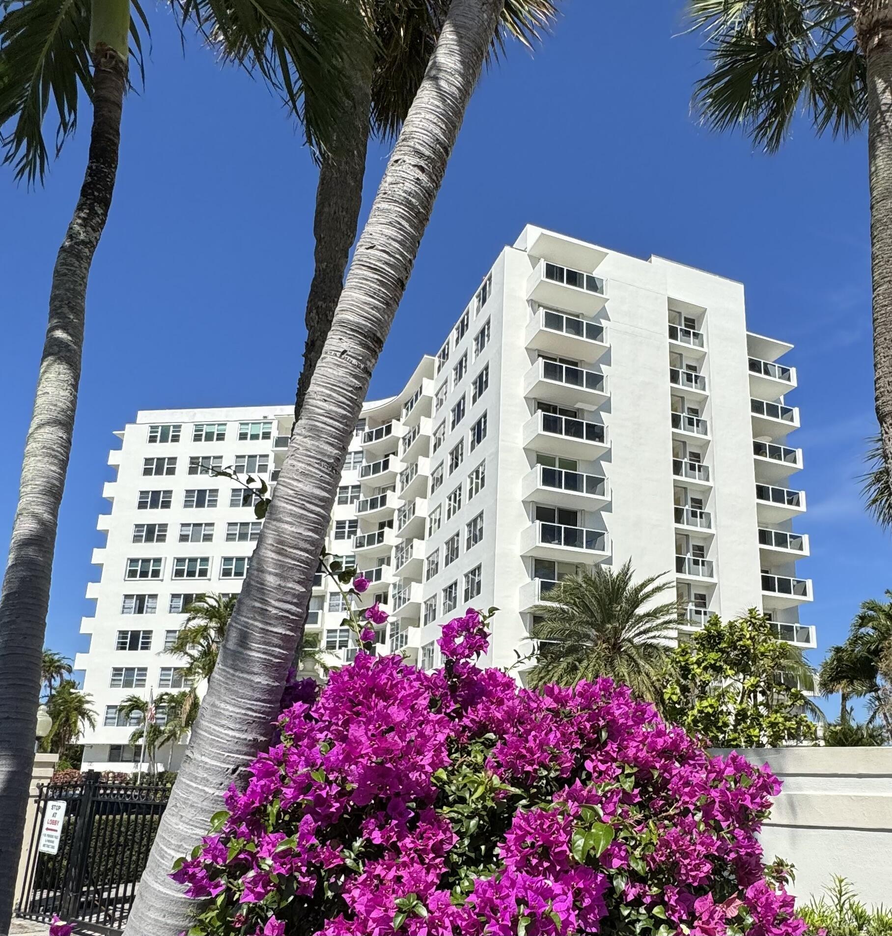 AMAZING ''million dollar'' panoramic intracoastal views, at this bright, renovated, modern apartment. Corner unit with large, covered balcony, impact sliders and lots of storage. The building offers beautiful views, heated saltwater swimming pool, gym, gated entrance to assigned parking, fobbed entrances to the building, manager on premises and 24/7 staffed front desk. Near shopping, dining, entertainment at Palm Beach, Northwood Village, CityPlace & Clematis. Close to Palm Beach Airport, hospital and I95.