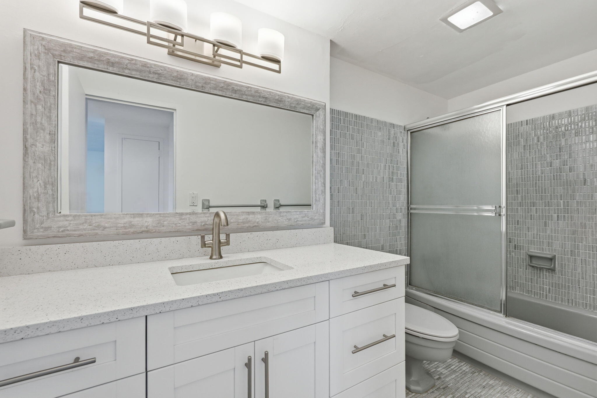 LA FONTANA APTS OF PALM BEACH INC - Residential