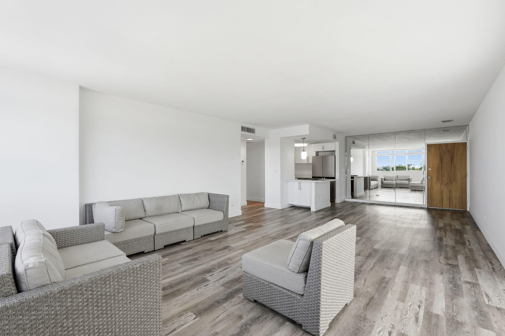 LA FONTANA APTS OF PALM BEACH INC - Residential