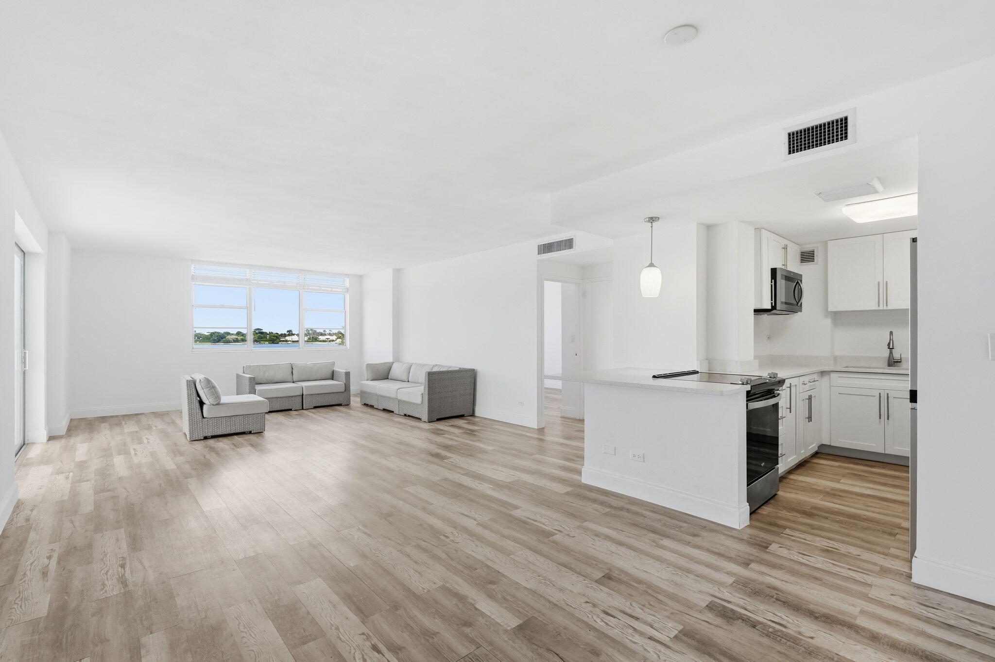 LA FONTANA APTS OF PALM BEACH INC - Residential