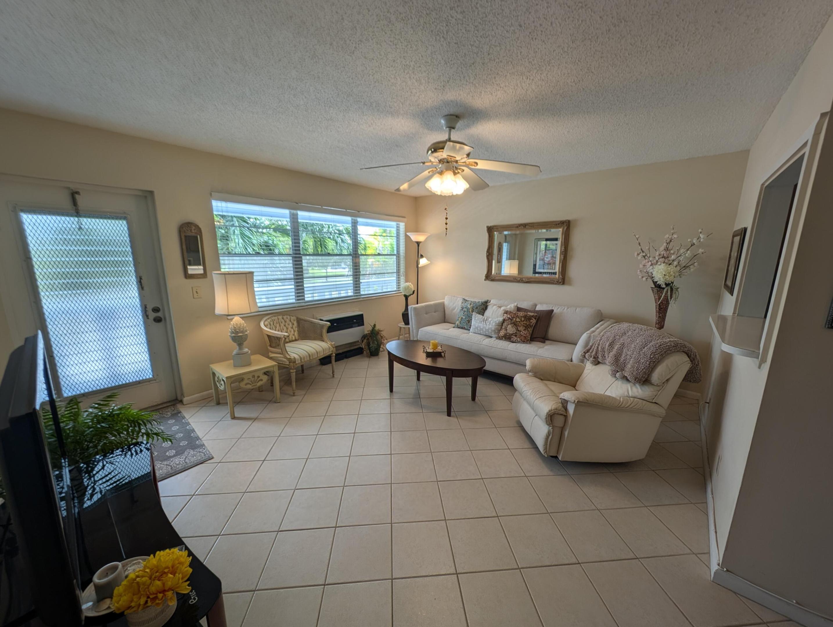 MARKHAM T CONDO - Residential