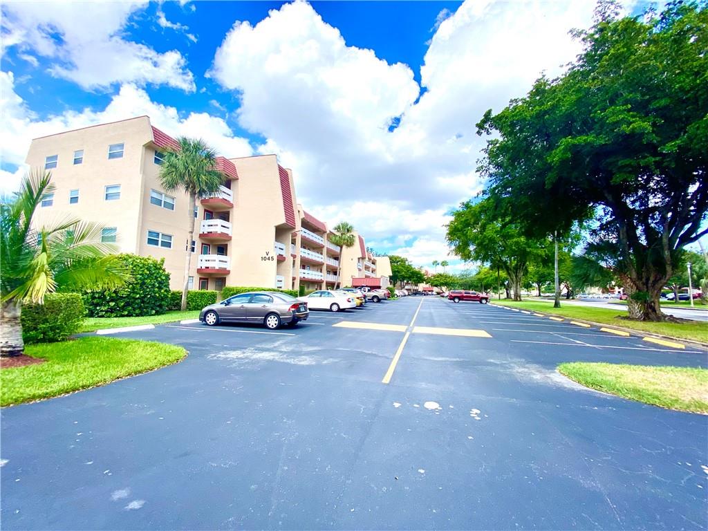 ORIOLE GOLF & TENNIS CLUB - Residential
