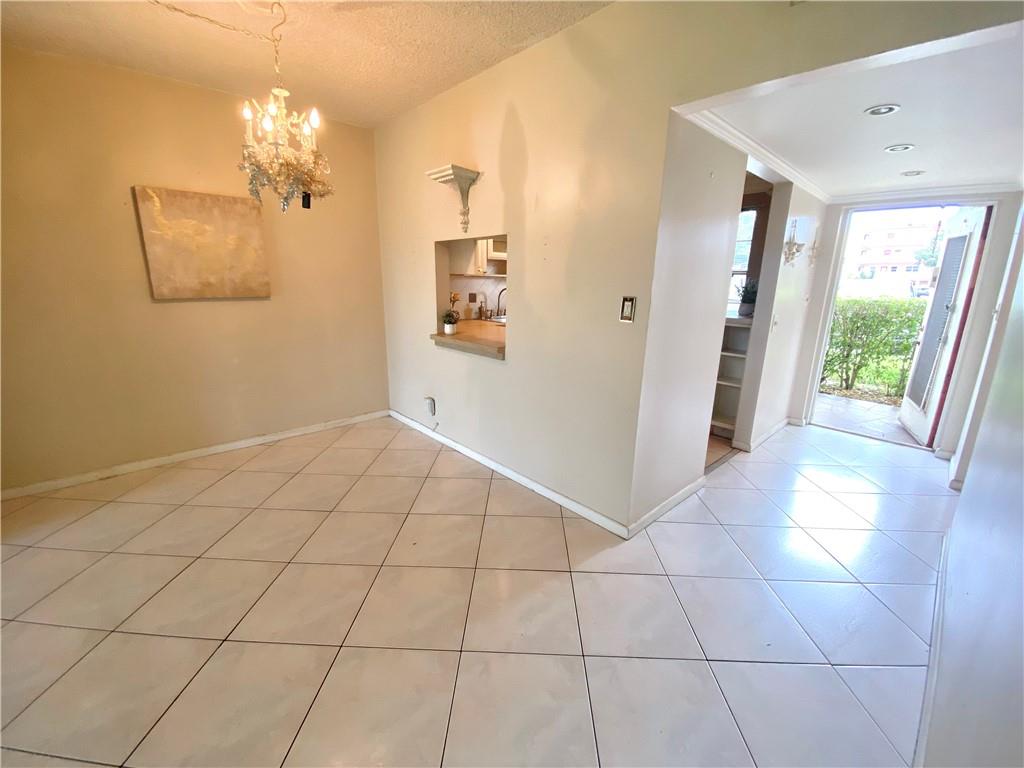ORIOLE GOLF & TENNIS CLUB - Residential
