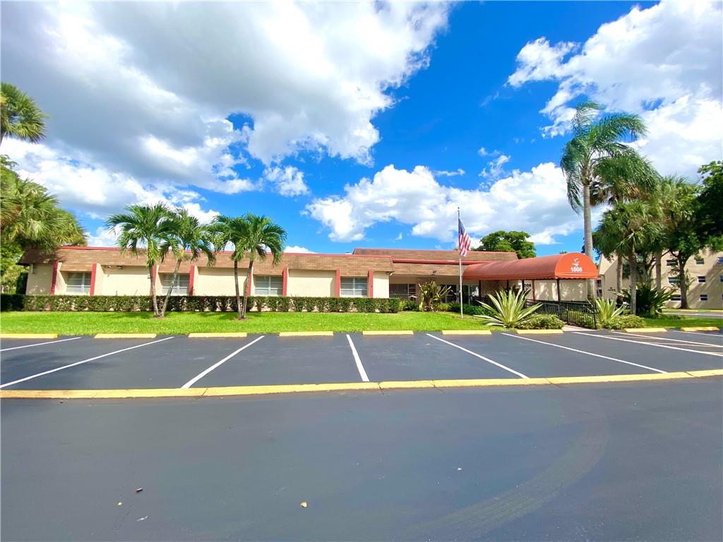 ORIOLE GOLF & TENNIS CLUB - Residential