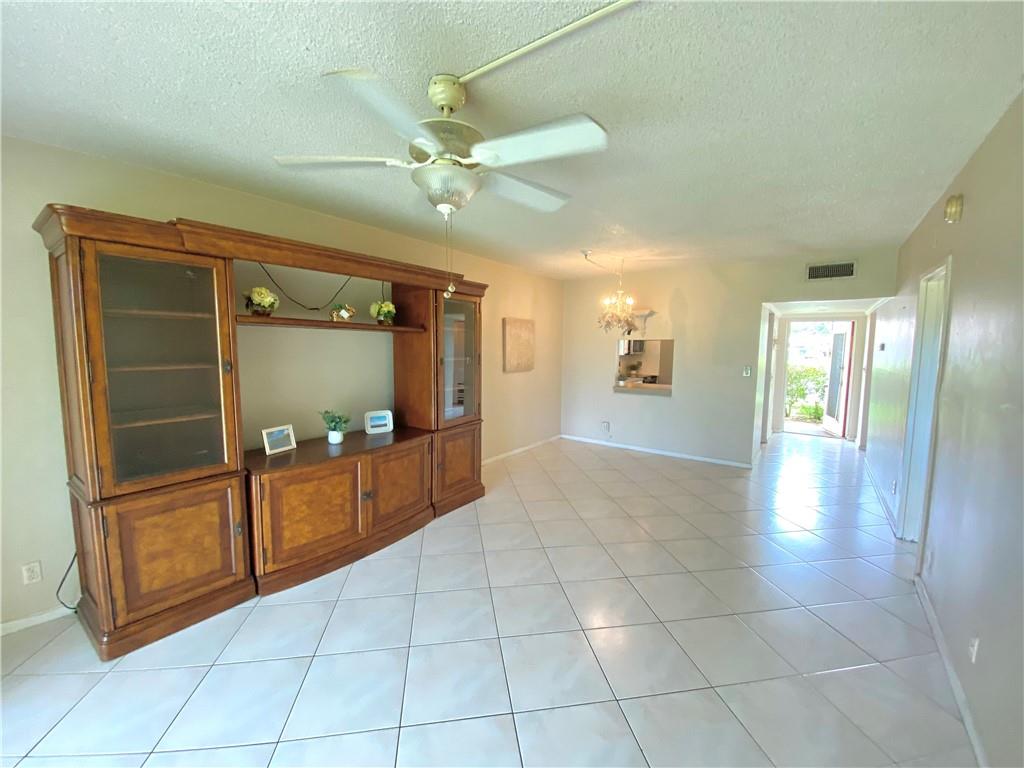 ORIOLE GOLF & TENNIS CLUB - Residential