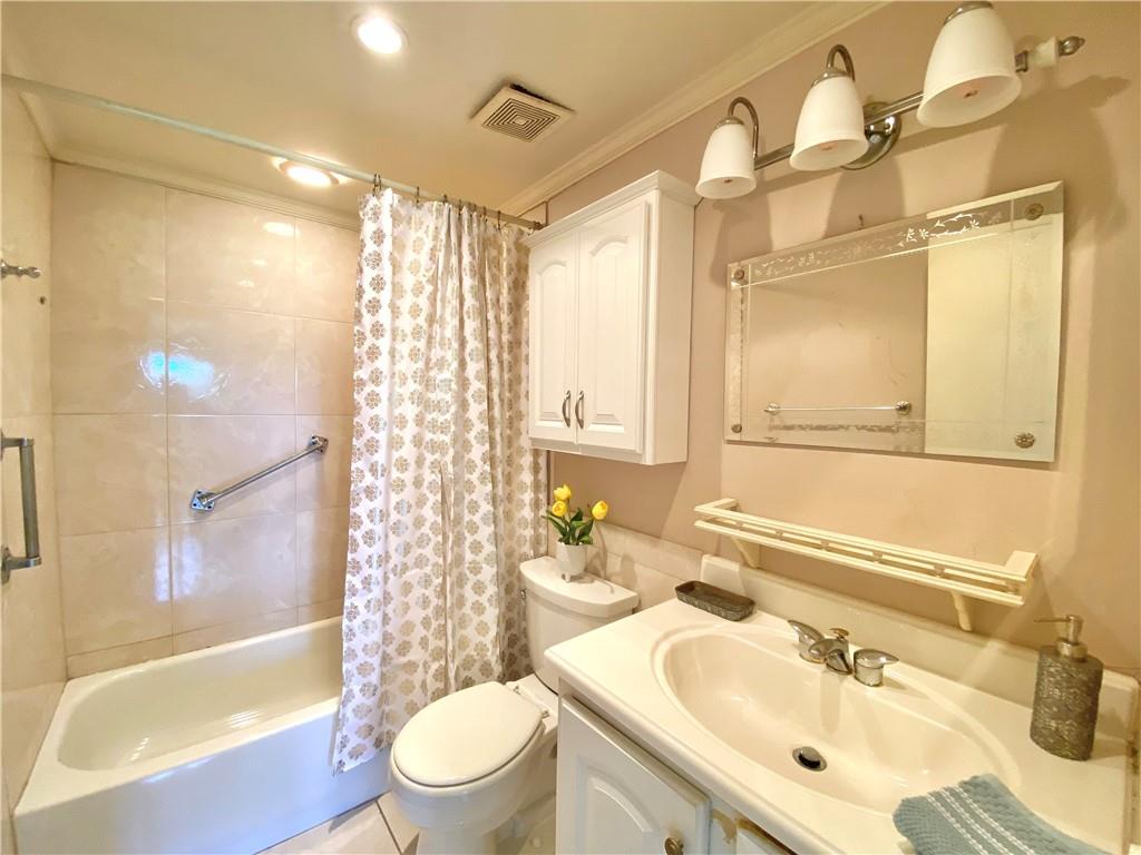 ORIOLE GOLF & TENNIS CLUB - Residential