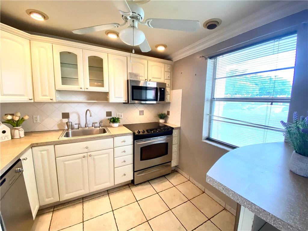ORIOLE GOLF & TENNIS CLUB - Residential