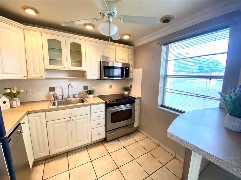 ORIOLE GOLF & TENNIS CLUB - Residential
