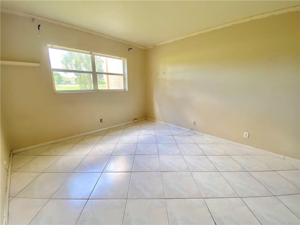 ORIOLE GOLF & TENNIS CLUB - Residential
