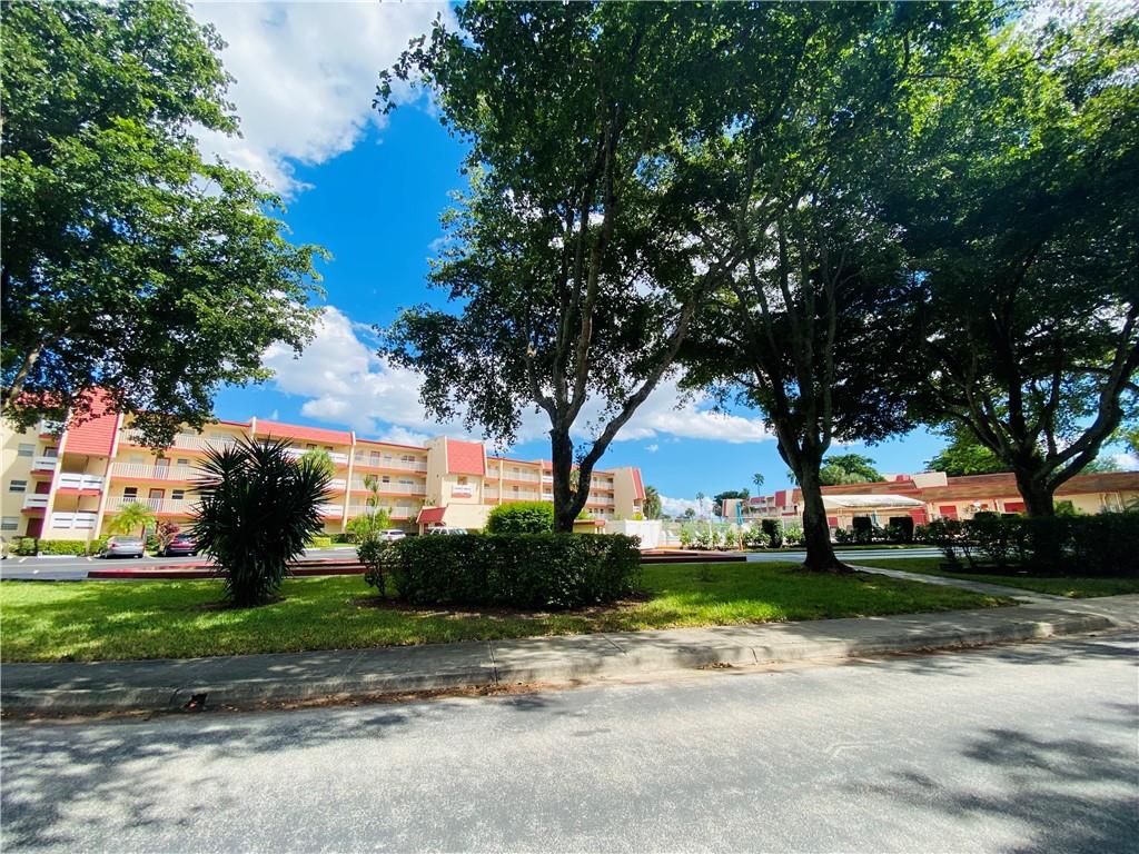 ORIOLE GOLF & TENNIS CLUB - Residential