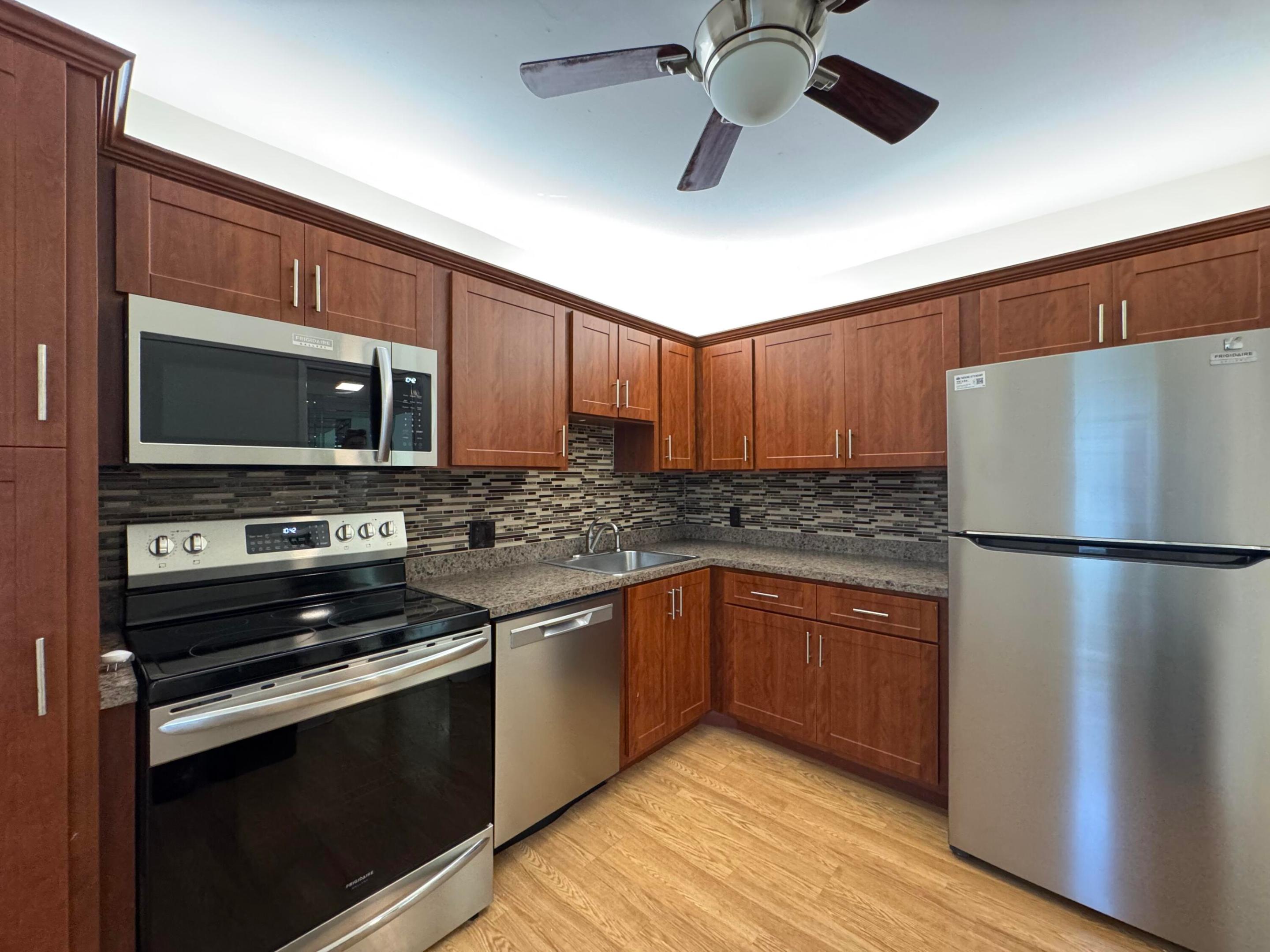 NO 16 PALM-AIRE COUNTRY CLUB - Residential