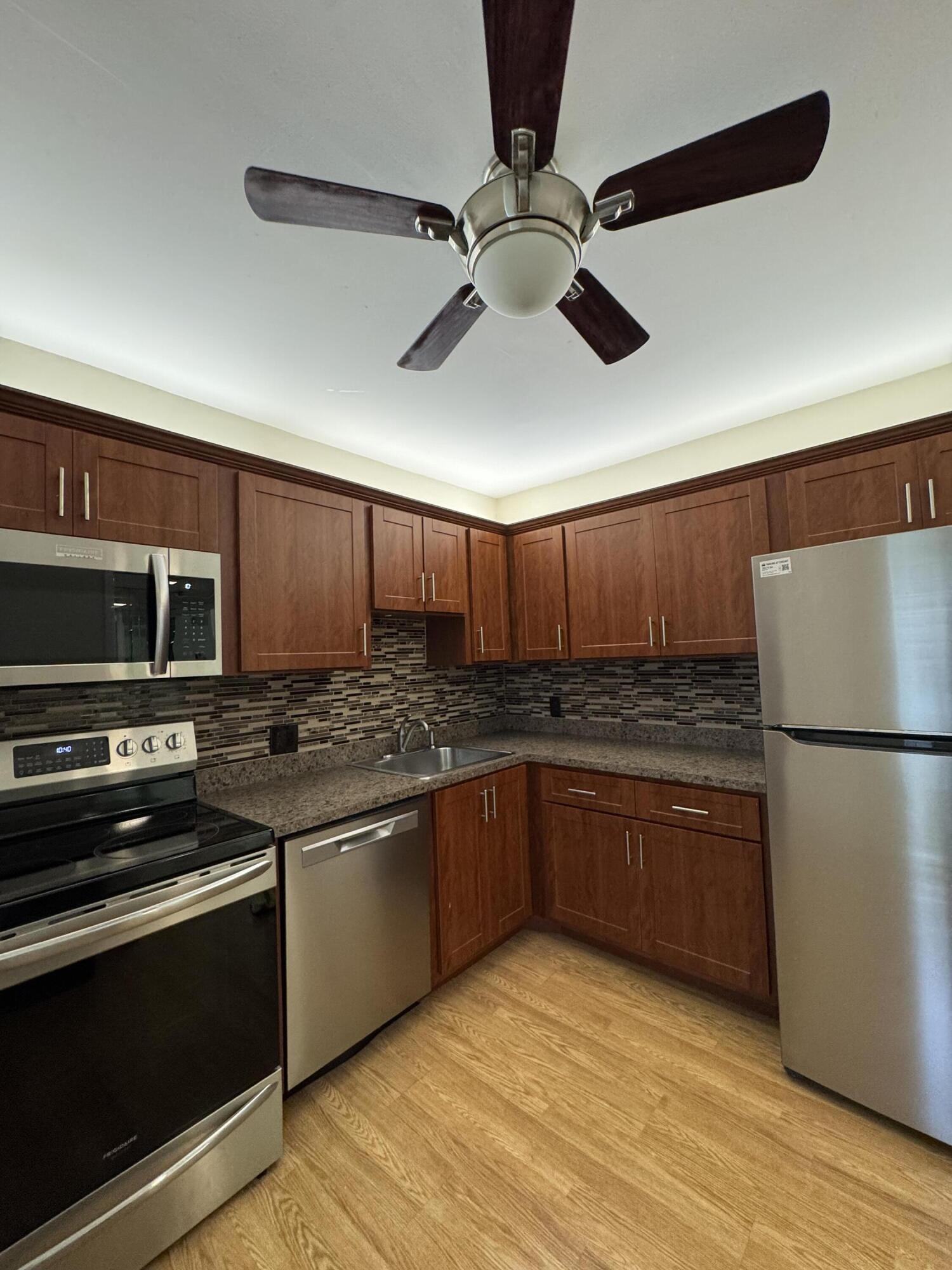 NO 16 PALM-AIRE COUNTRY CLUB - Residential