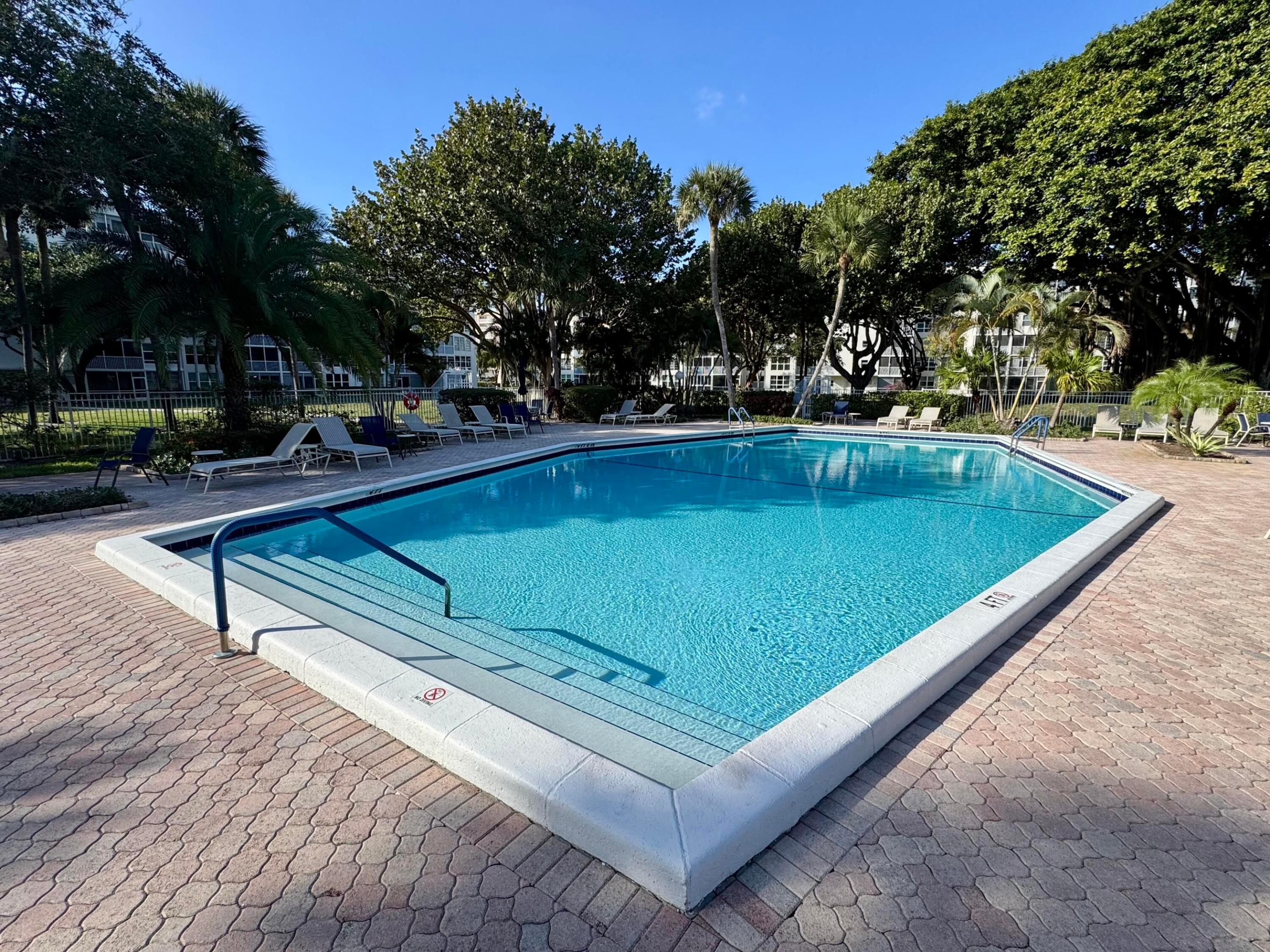 NO 16 PALM-AIRE COUNTRY CLUB - Residential