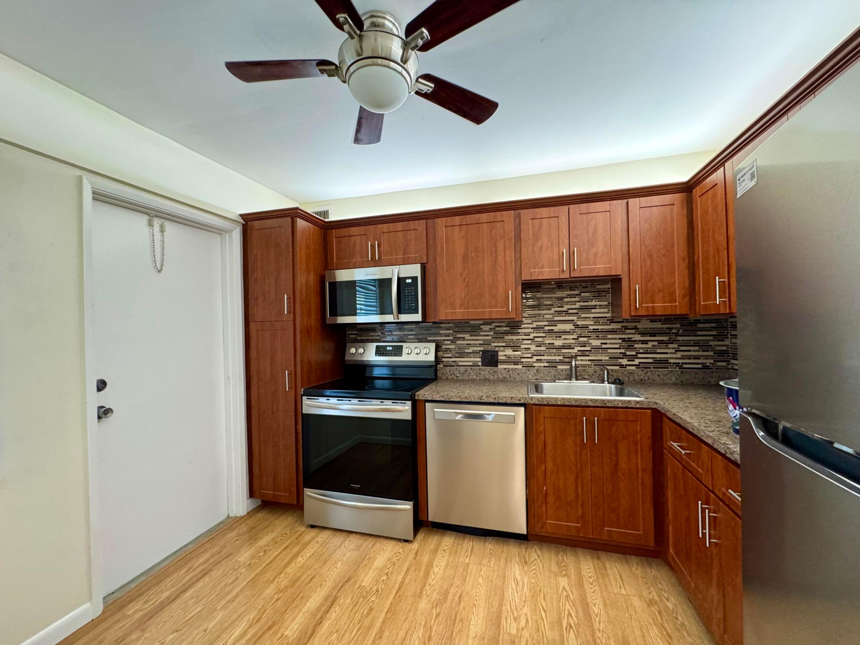 NO 16 PALM-AIRE COUNTRY CLUB - Residential
